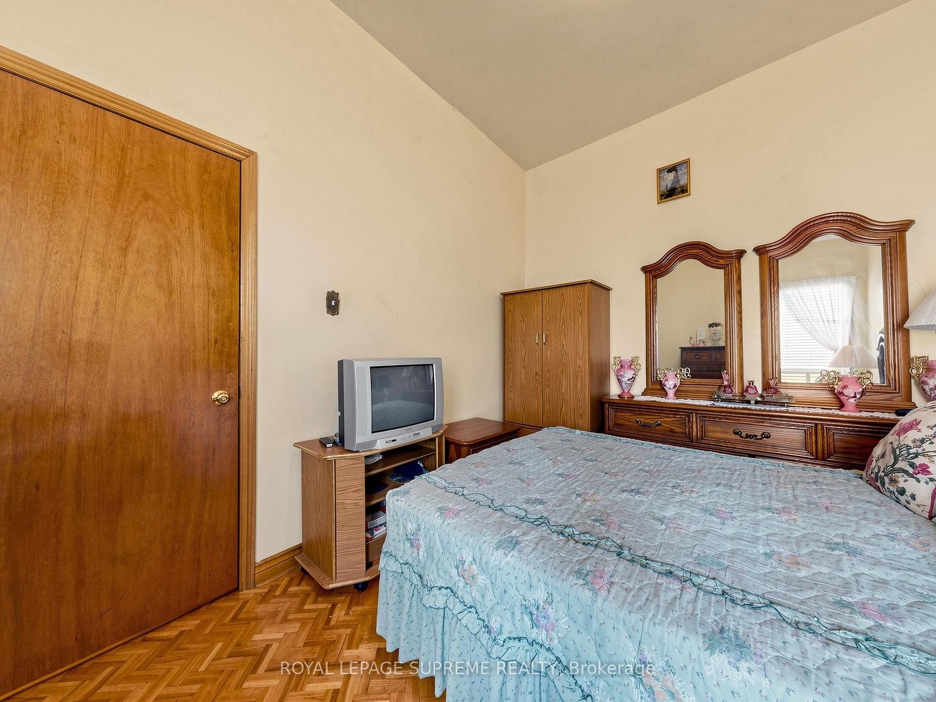 Photo 16 of 196 Palmerston Avenue, Toronto, Palmerston-Little Italy — HOMEH