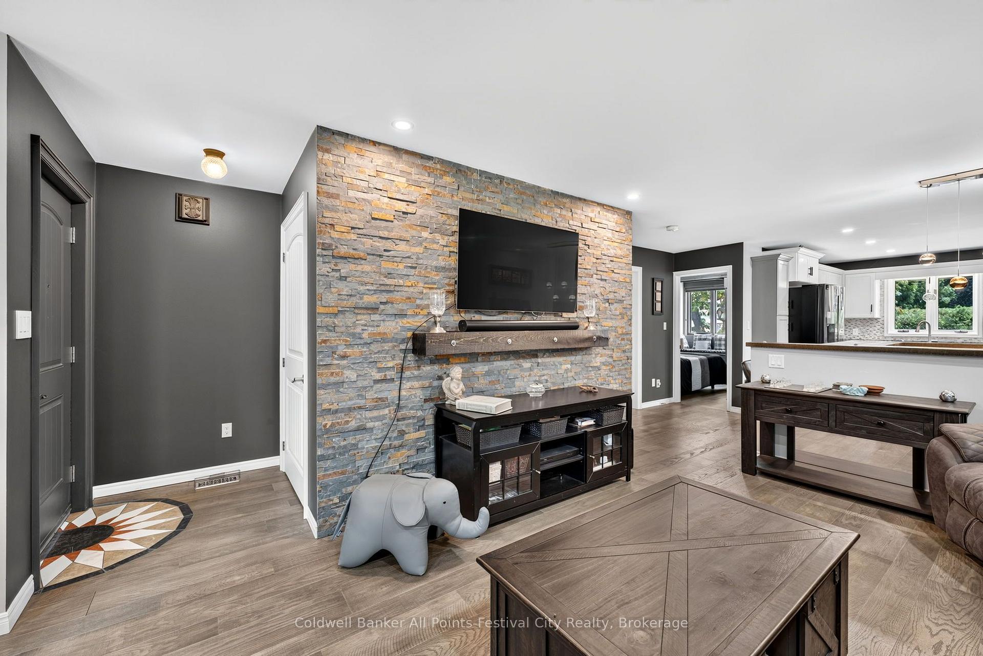 Photo 3 of 128 Cambria Road N, Goderich, Goderich (Town) — HOMEH