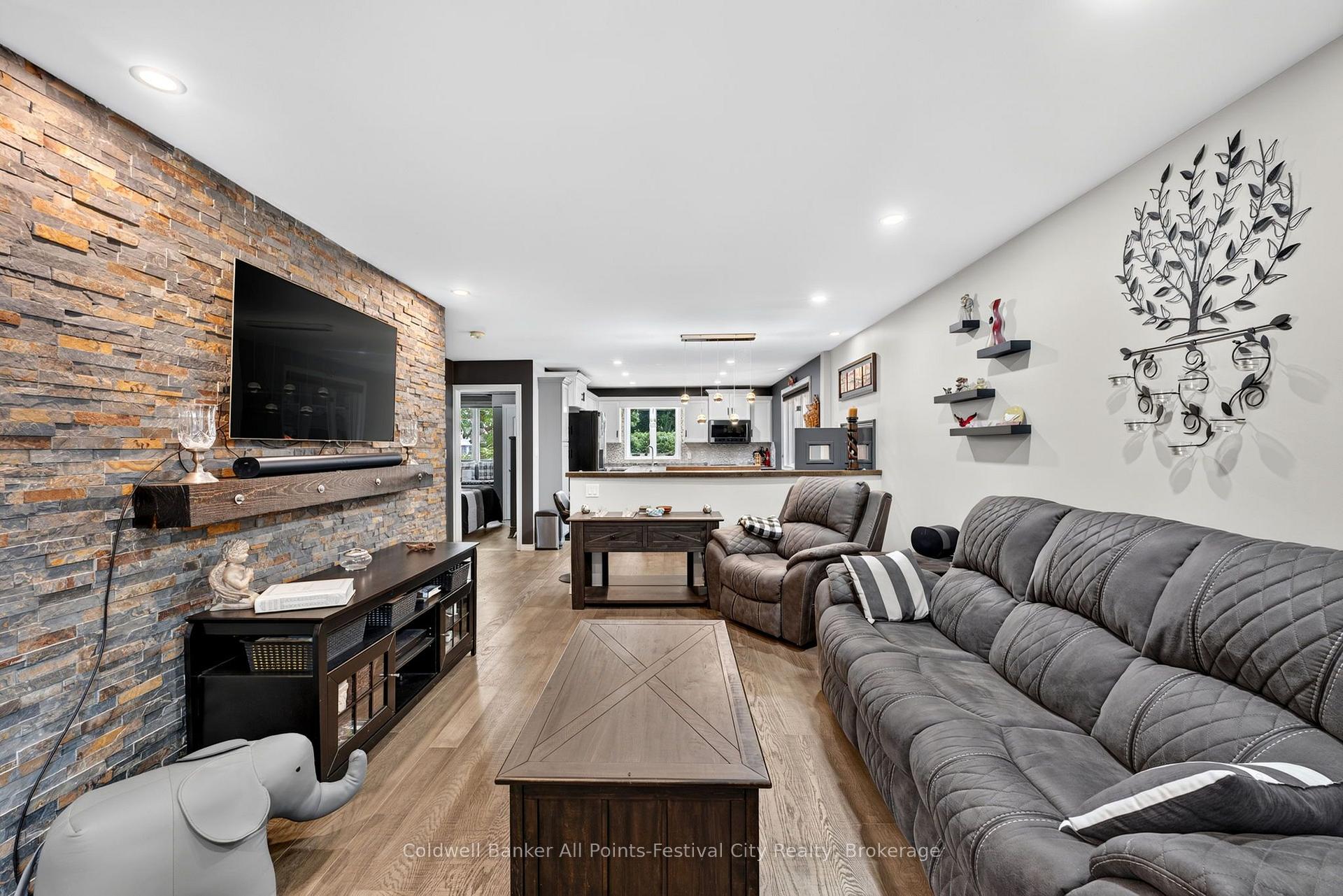 Photo 4 of 128 Cambria Road N, Goderich, Goderich (Town) — HOMEH
