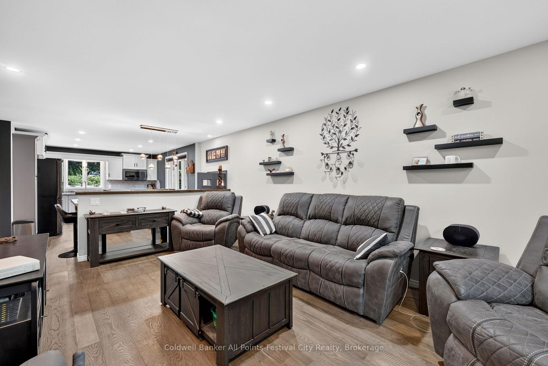 Photo 5 of 128 Cambria Road N, Goderich, Goderich (Town) — HOMEH