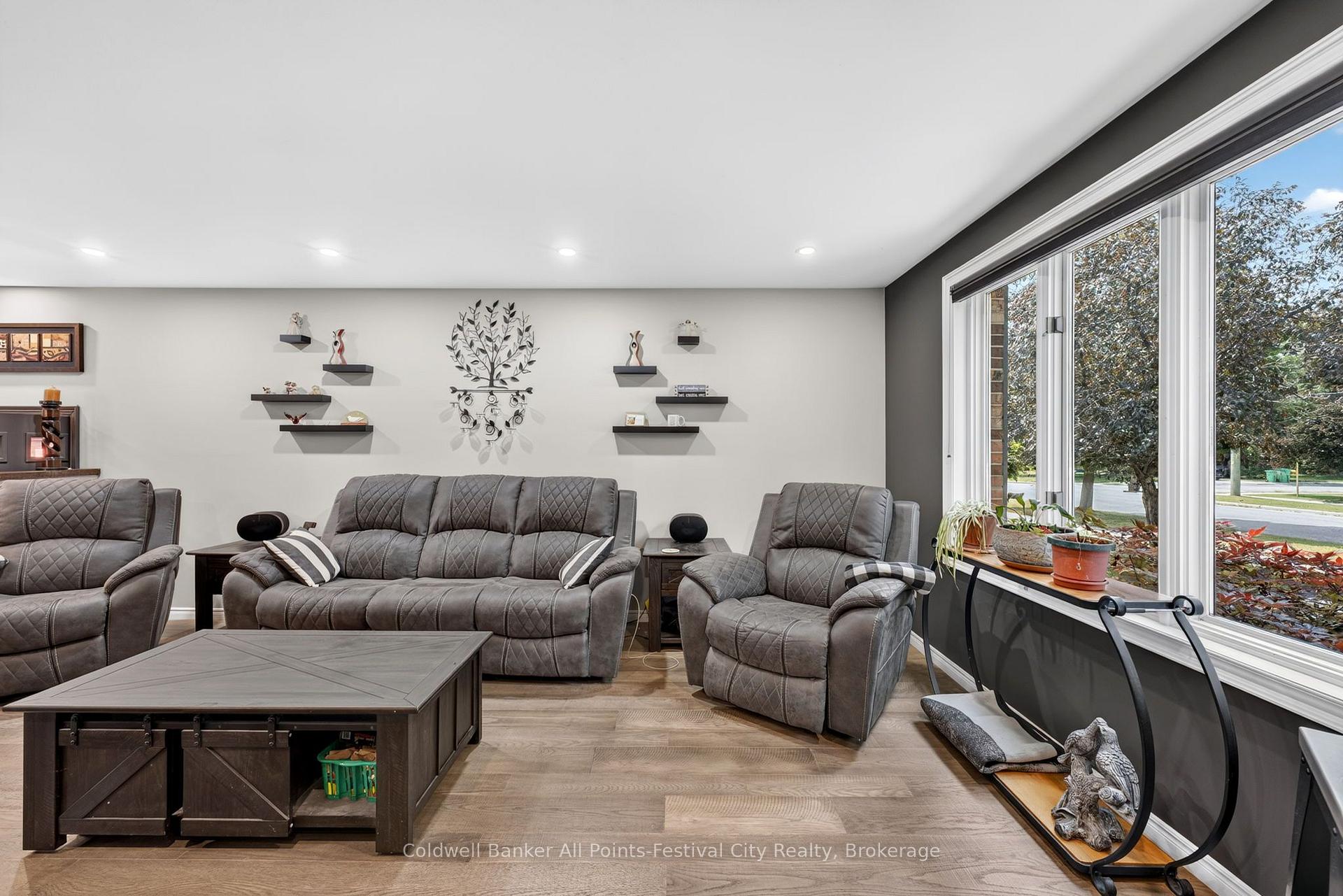 Photo 6 of 128 Cambria Road N, Goderich, Goderich (Town) — HOMEH