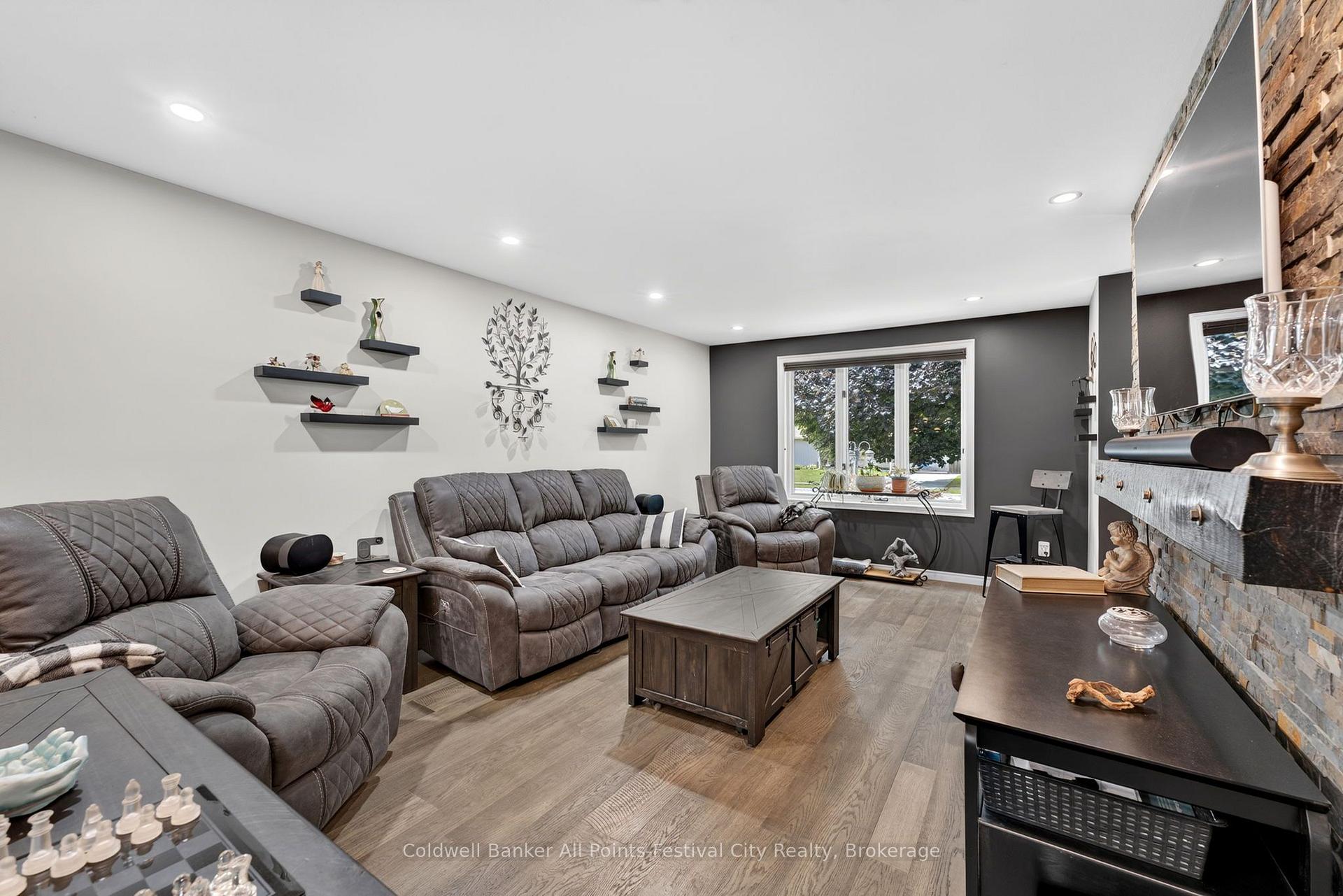 Photo 7 of 128 Cambria Road N, Goderich, Goderich (Town) — HOMEH