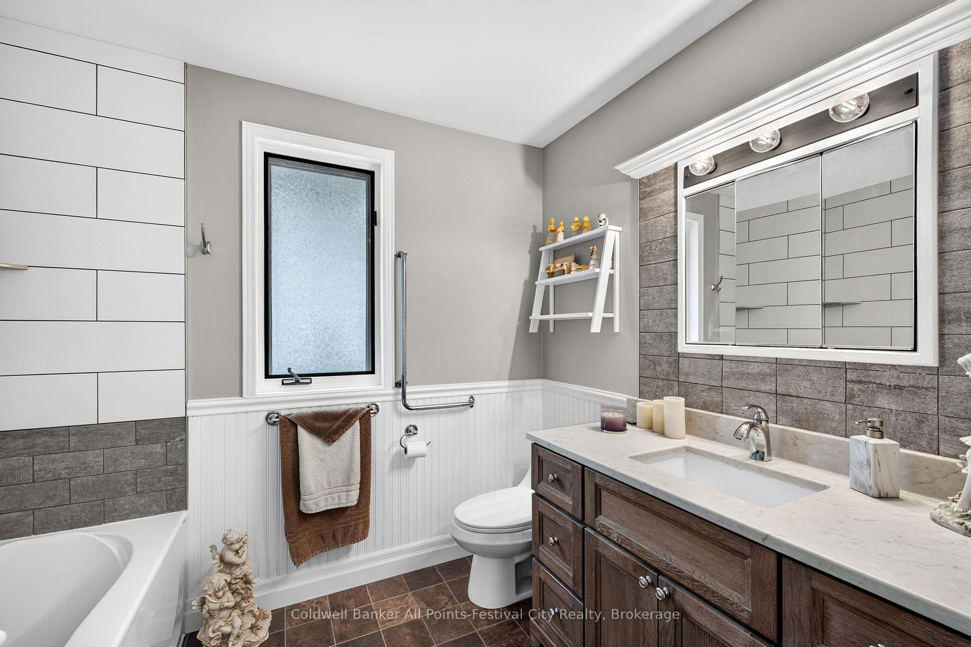 Photo 19 of 128 Cambria Road N, Goderich, Goderich (Town) — HOMEH