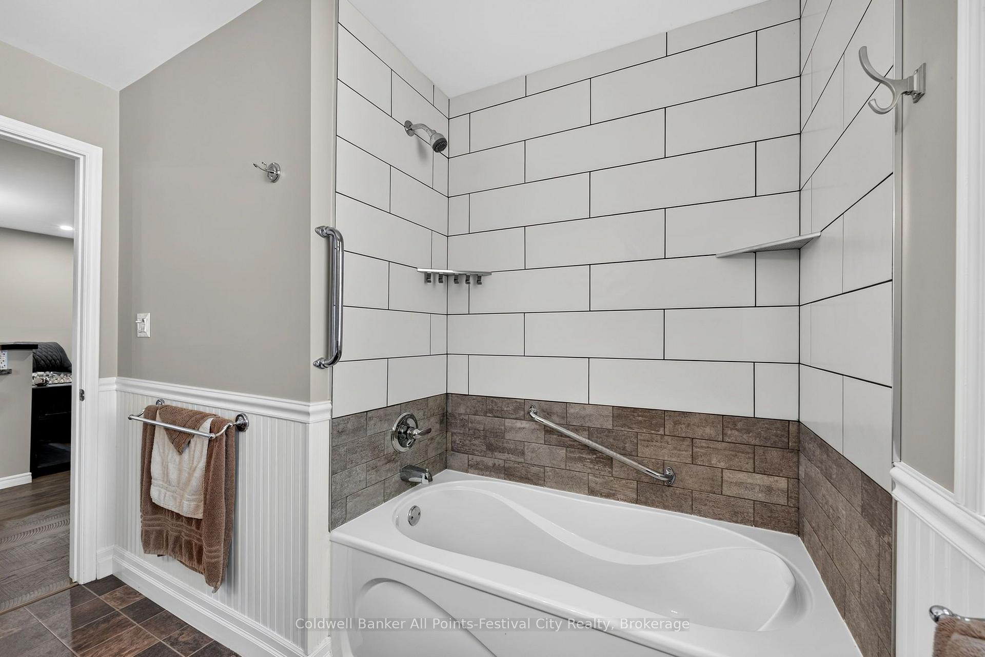 Photo 20 of 128 Cambria Road N, Goderich, Goderich (Town) — HOMEH