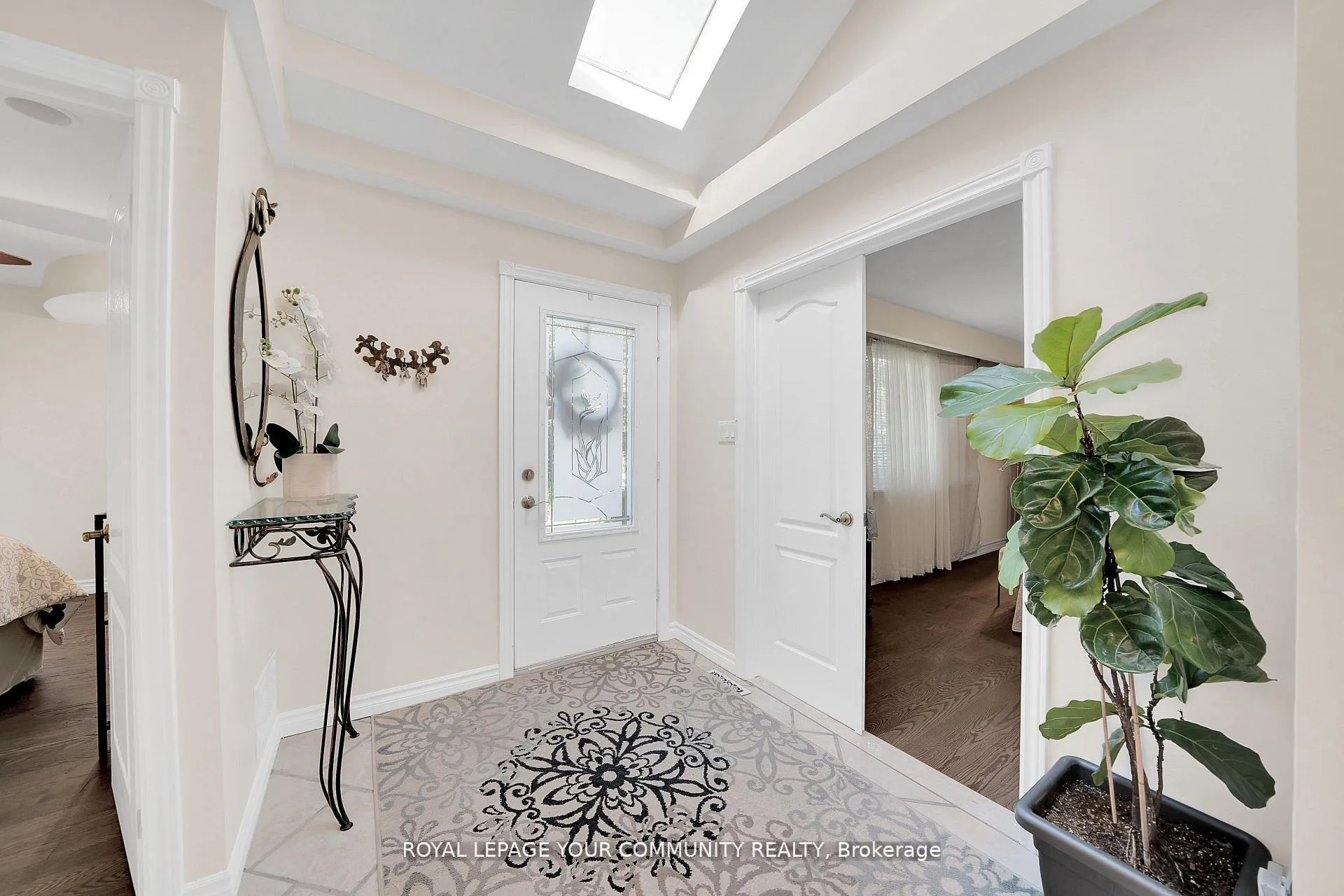 Photo 6 of 8065 Kipling Avenue, Vaughan, West Woodbridge — HOMEH