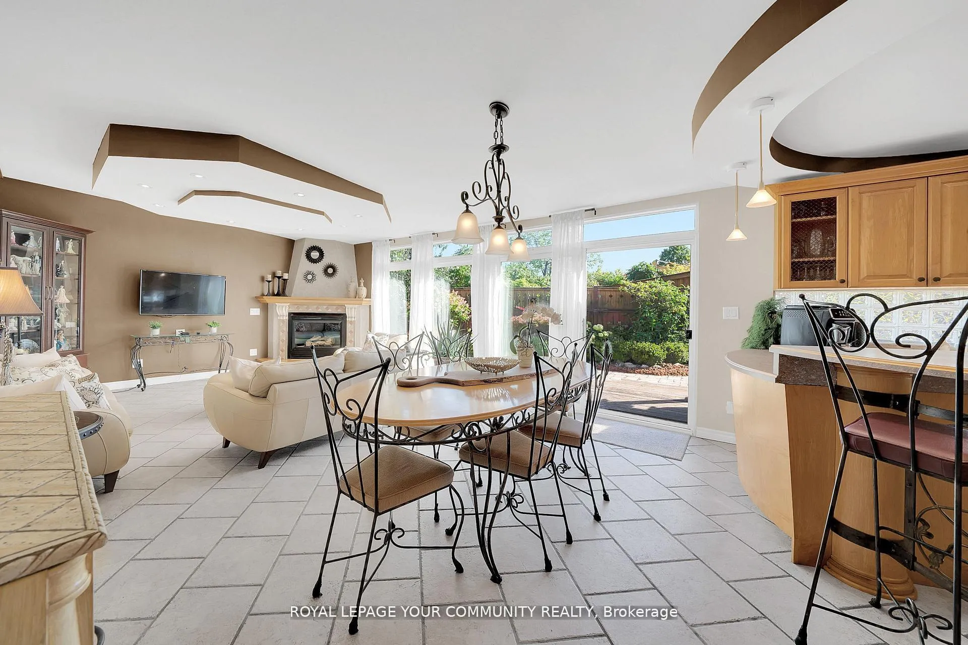 Photo 7 of 8065 Kipling Avenue, Vaughan, West Woodbridge — HOMEH