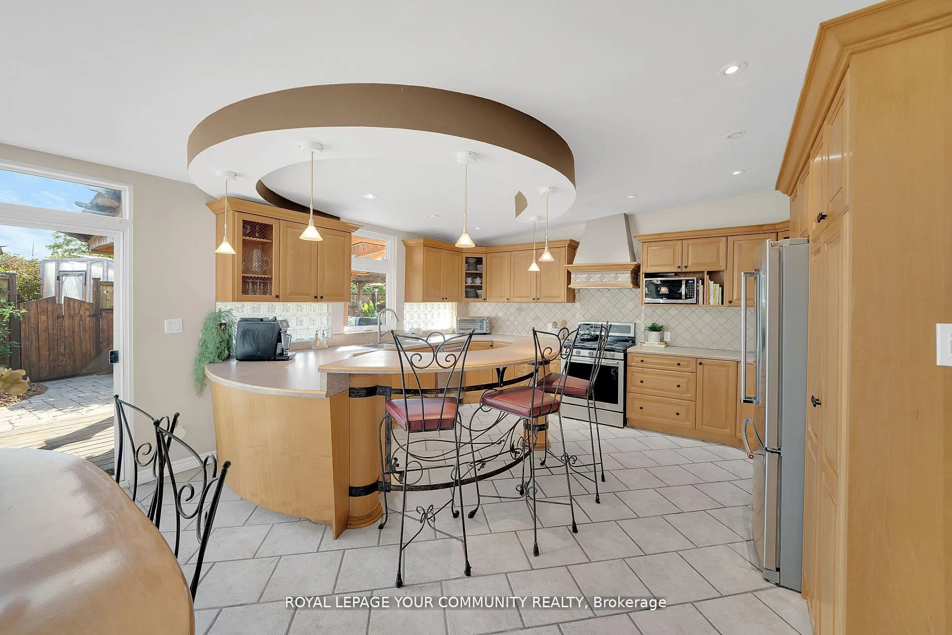 Photo 8 of 8065 Kipling Avenue, Vaughan, West Woodbridge — HOMEH