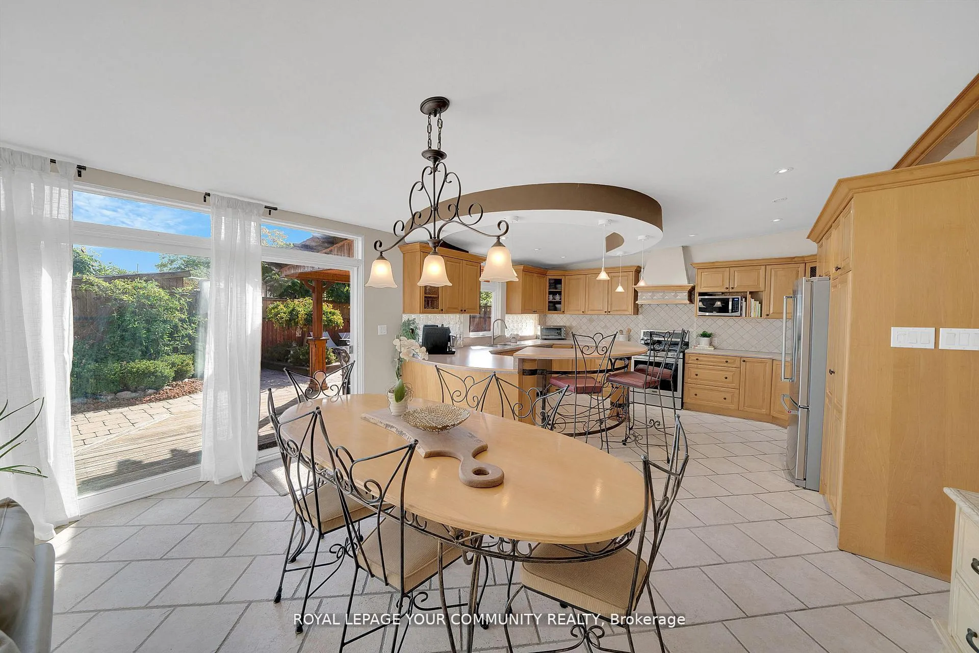 Photo 11 of 8065 Kipling Avenue, Vaughan, West Woodbridge — HOMEH