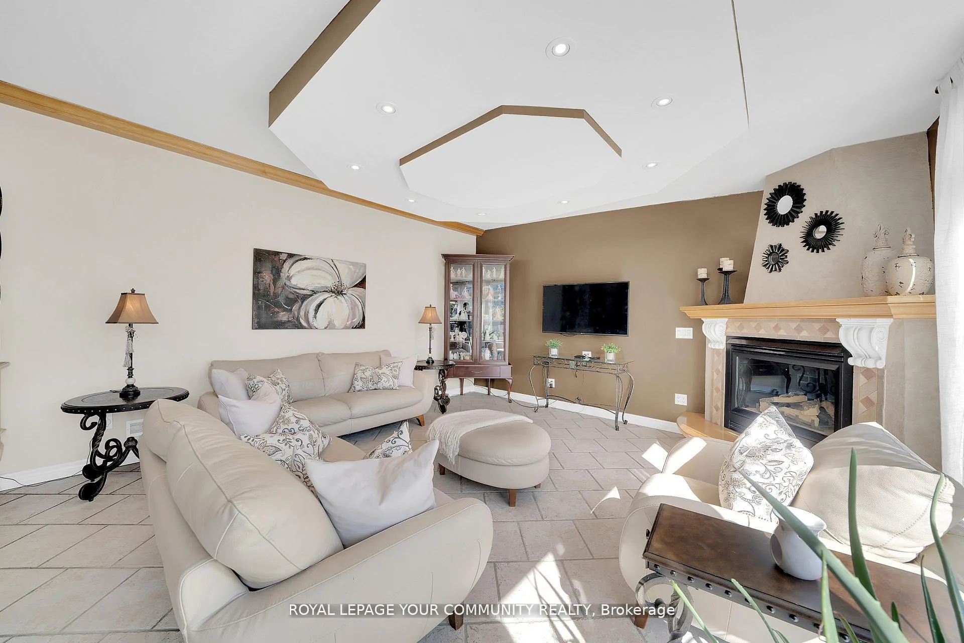 Photo 13 of 8065 Kipling Avenue, Vaughan, West Woodbridge — HOMEH
