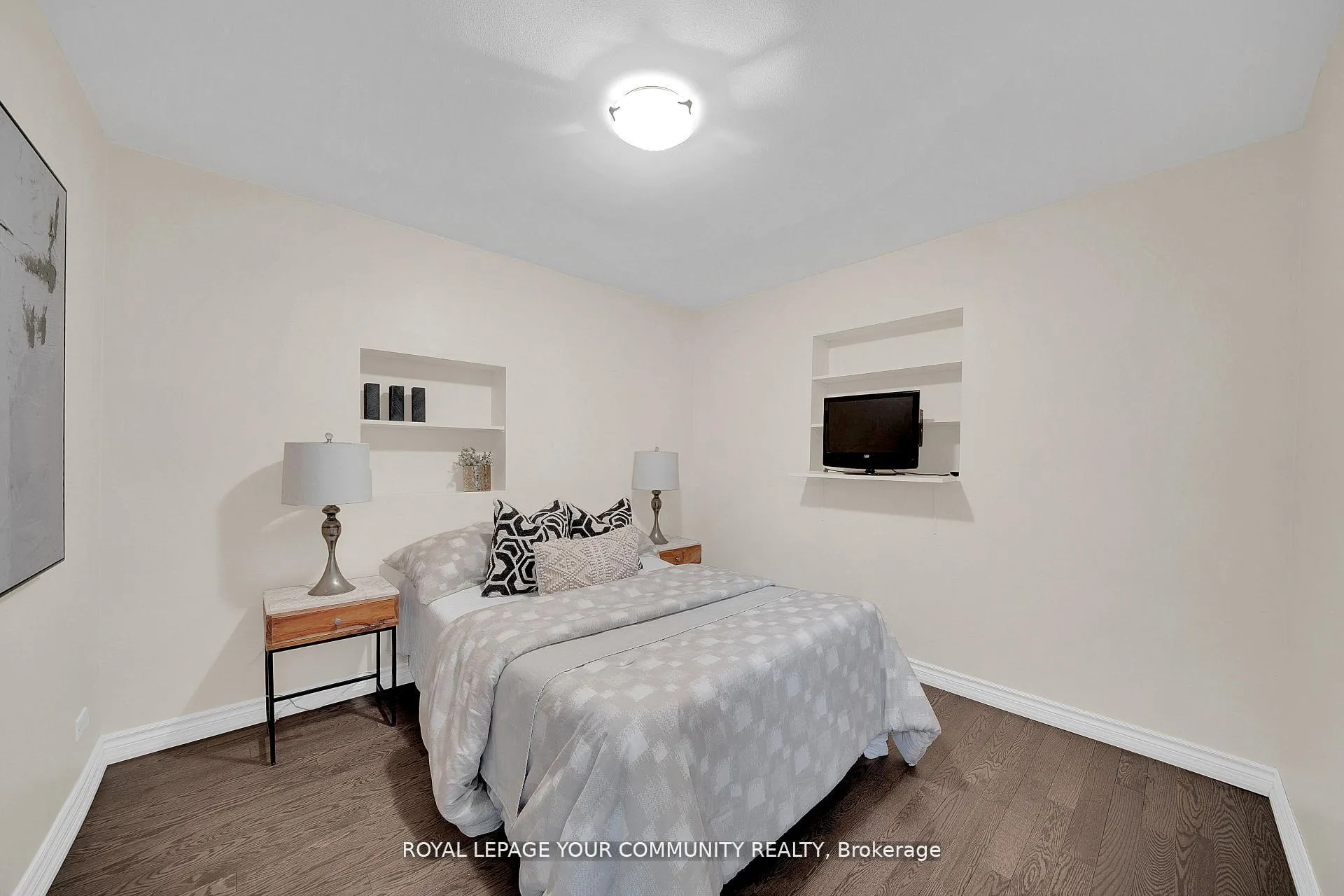 Photo 17 of 8065 Kipling Avenue, Vaughan, West Woodbridge — HOMEH
