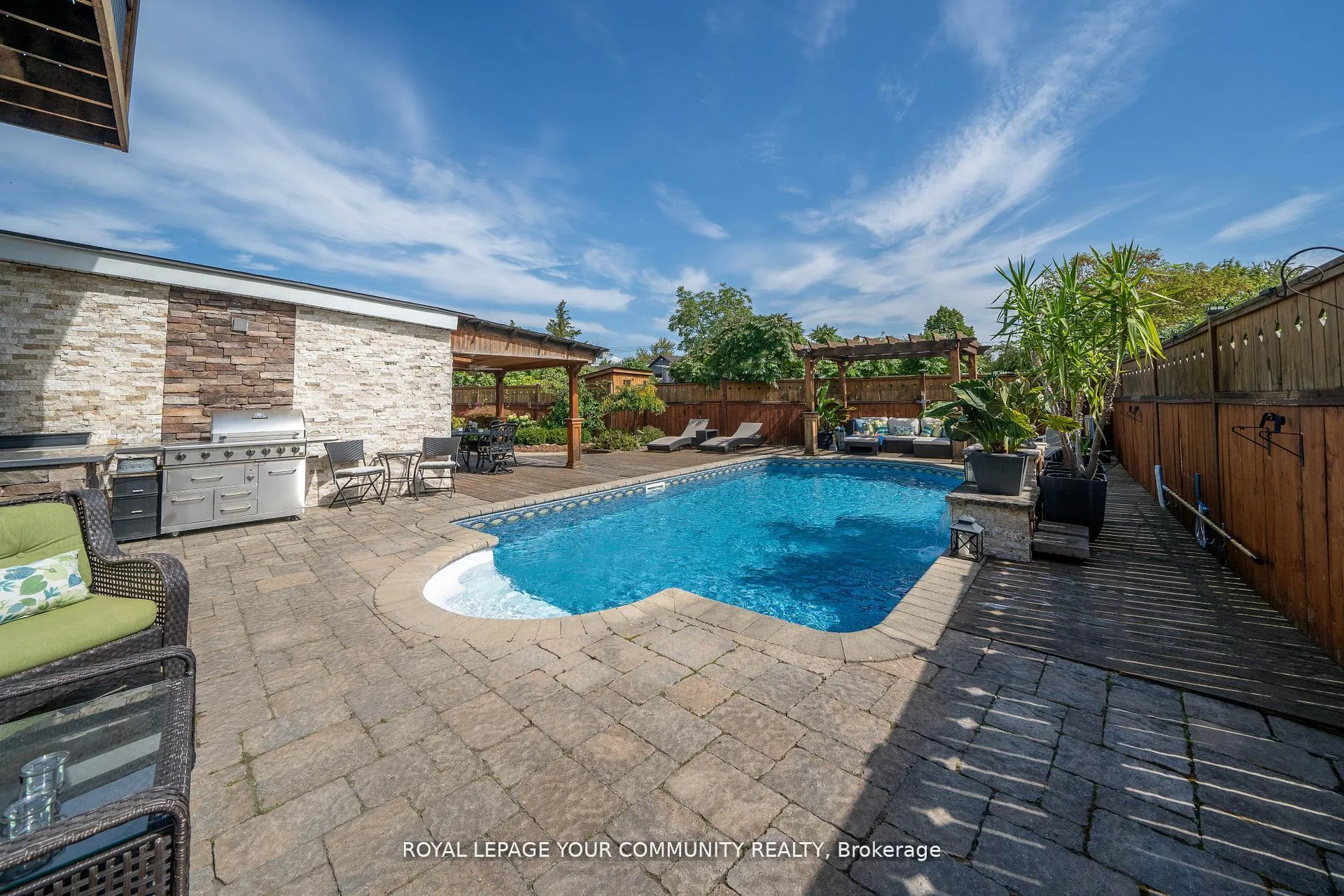 Photo 23 of 8065 Kipling Avenue, Vaughan, West Woodbridge — HOMEH