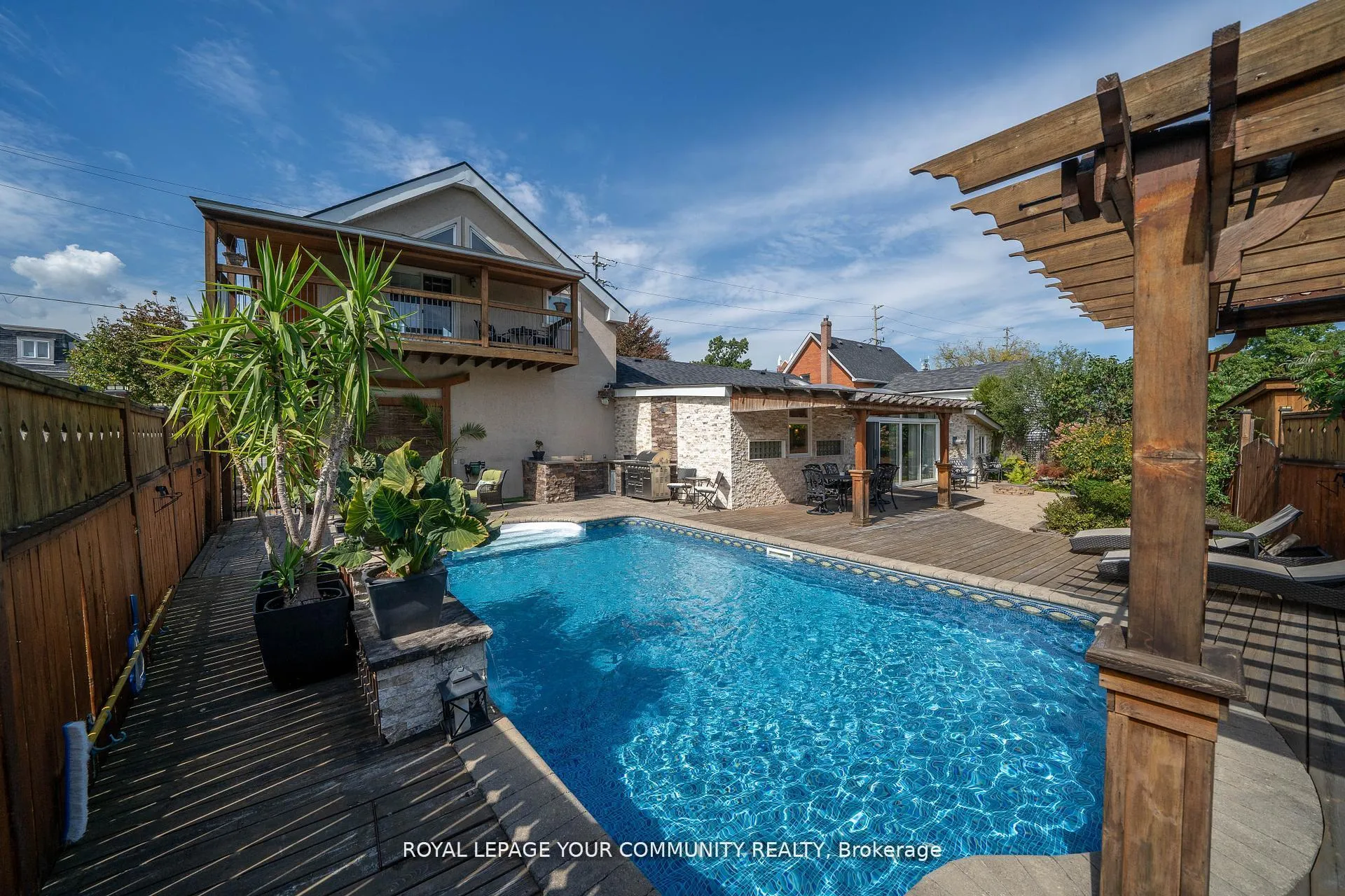 Photo 24 of 8065 Kipling Avenue, Vaughan, West Woodbridge — HOMEH