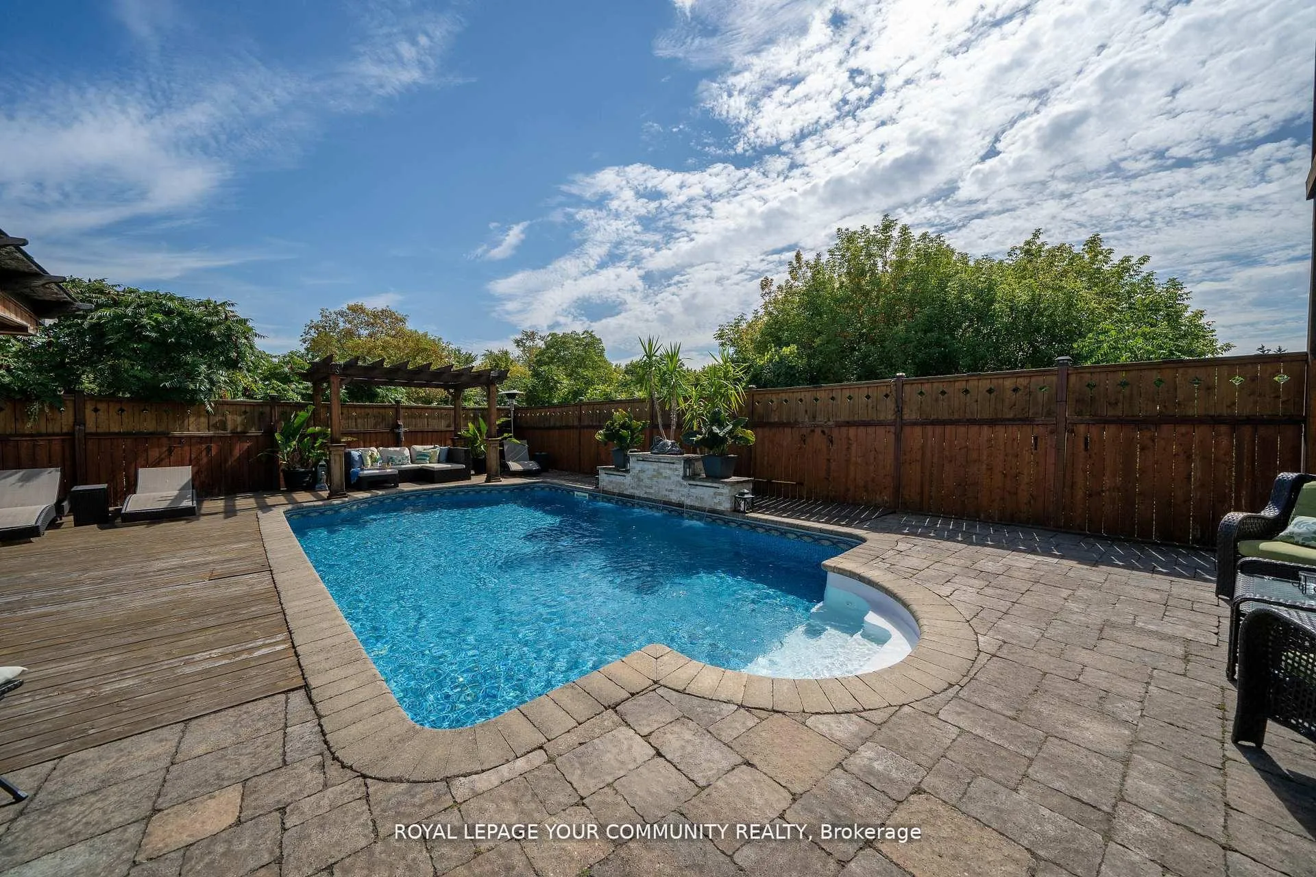 Photo 25 of 8065 Kipling Avenue, Vaughan, West Woodbridge — HOMEH