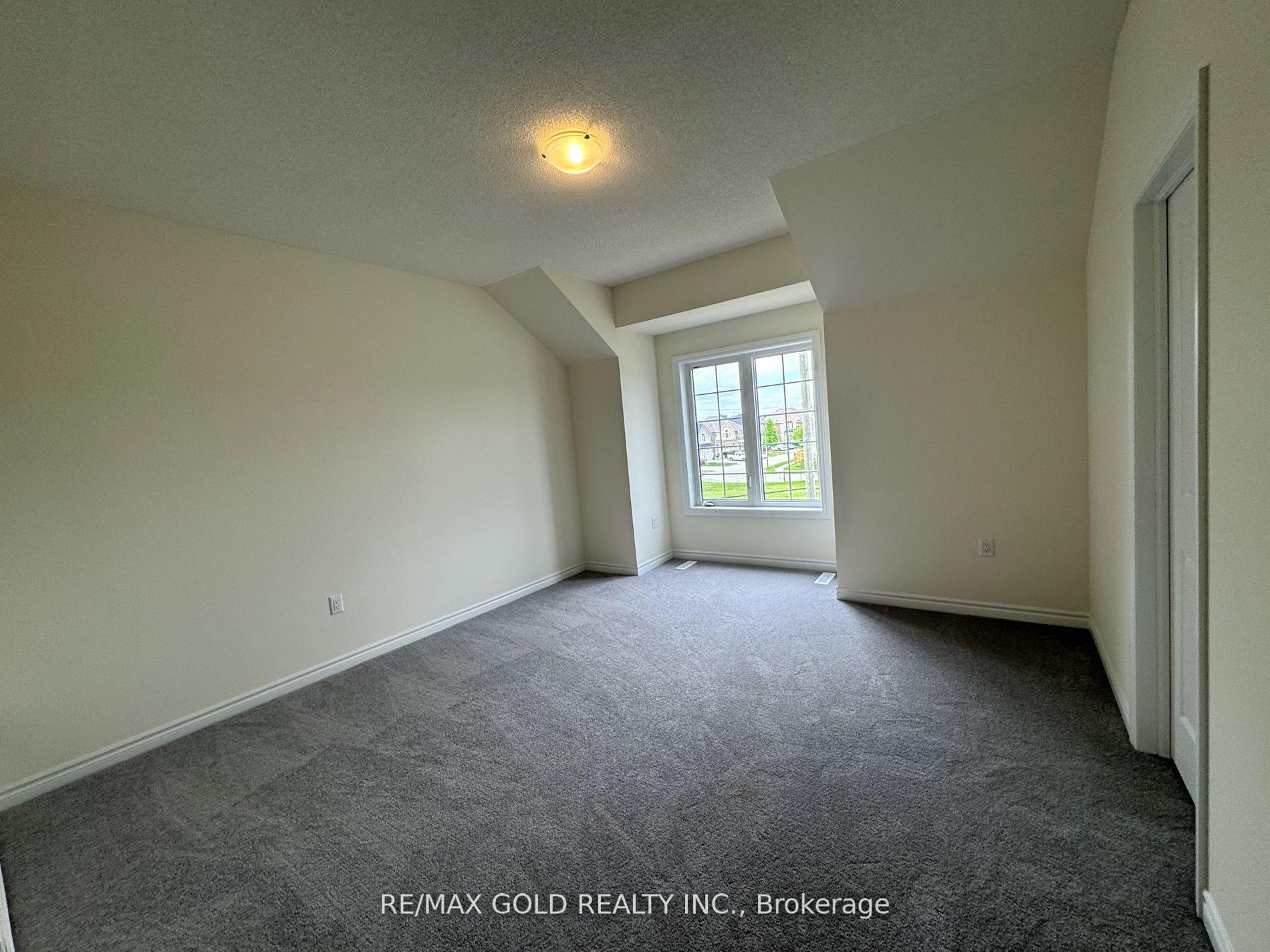 Photo 11 of 75 Hayrake Street, Brampton, Snelgrove — HOMEH