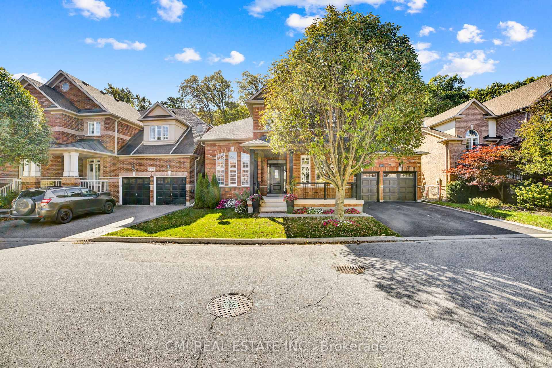 Photo 2 of 2171 Jardine Crescent, Burlington, Orchard — HOMEH