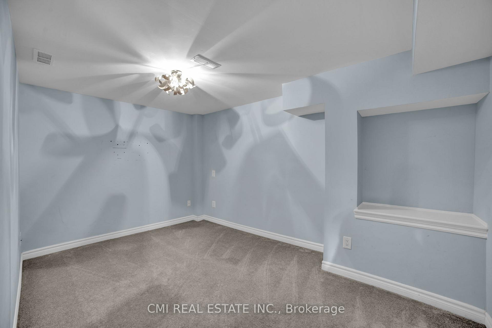 Photo 37 of 2171 Jardine Crescent, Burlington, Orchard — HOMEH