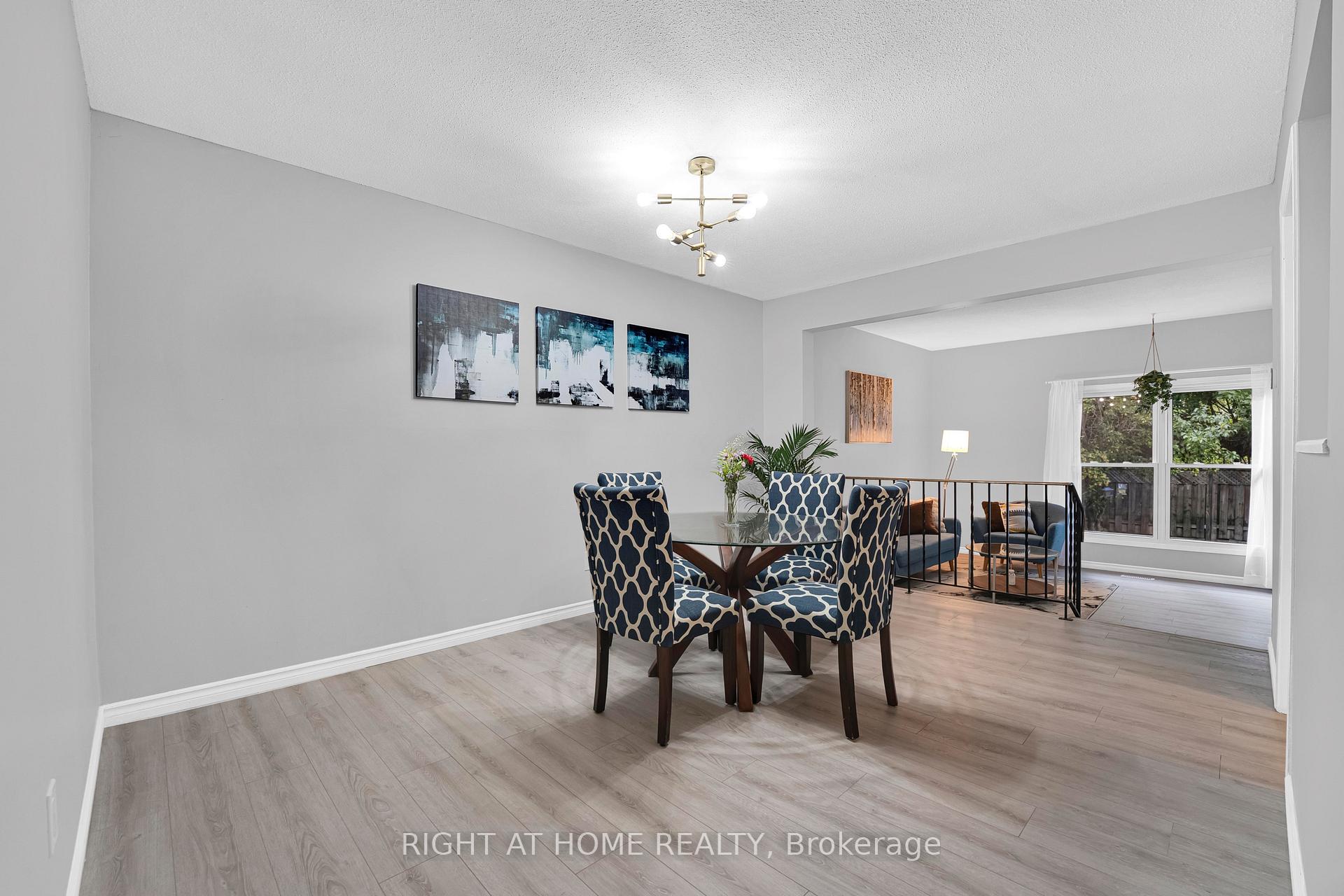 Photo 4 of 37 Trafford Lane, Ottawa, Barrhaven - On the Green — HOMEH