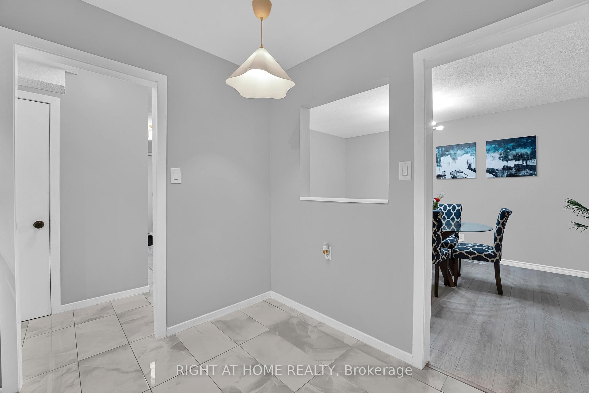 Photo 11 of 37 Trafford Lane, Ottawa, Barrhaven - On the Green — HOMEH