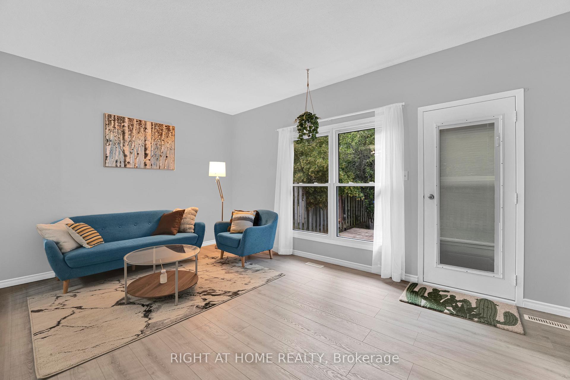Photo 12 of 37 Trafford Lane, Ottawa, Barrhaven - On the Green — HOMEH