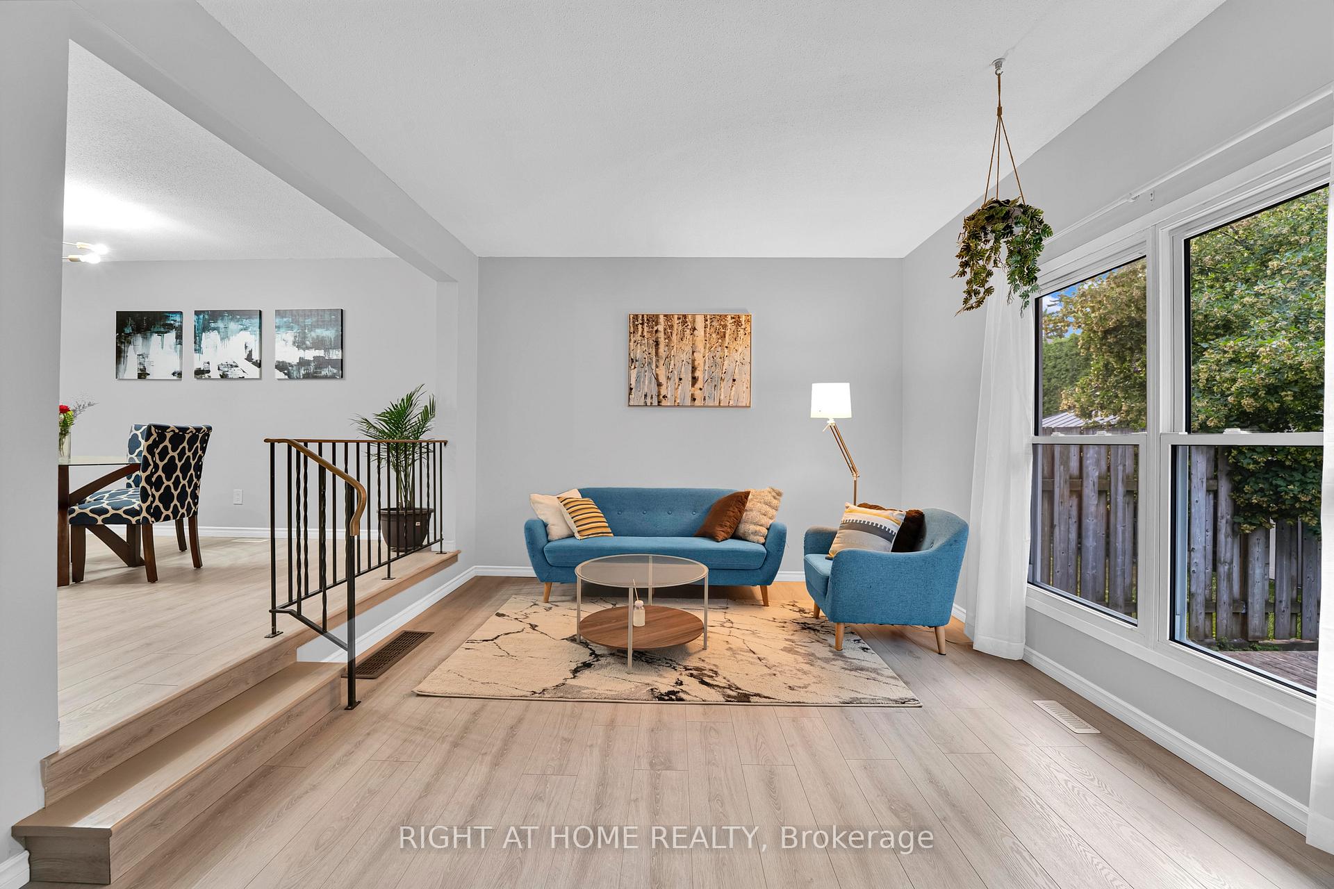 Photo 13 of 37 Trafford Lane, Ottawa, Barrhaven - On the Green — HOMEH