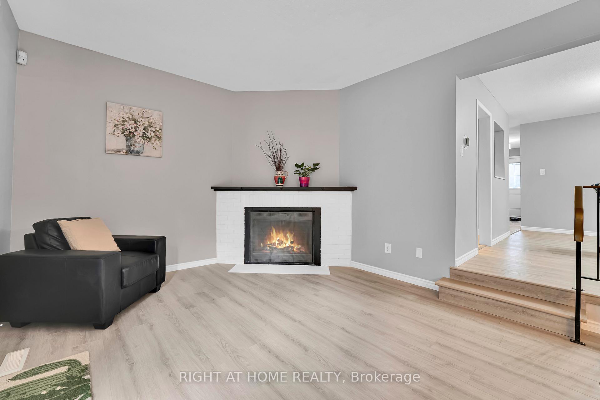 Photo 16 of 37 Trafford Lane, Ottawa, Barrhaven - On the Green — HOMEH