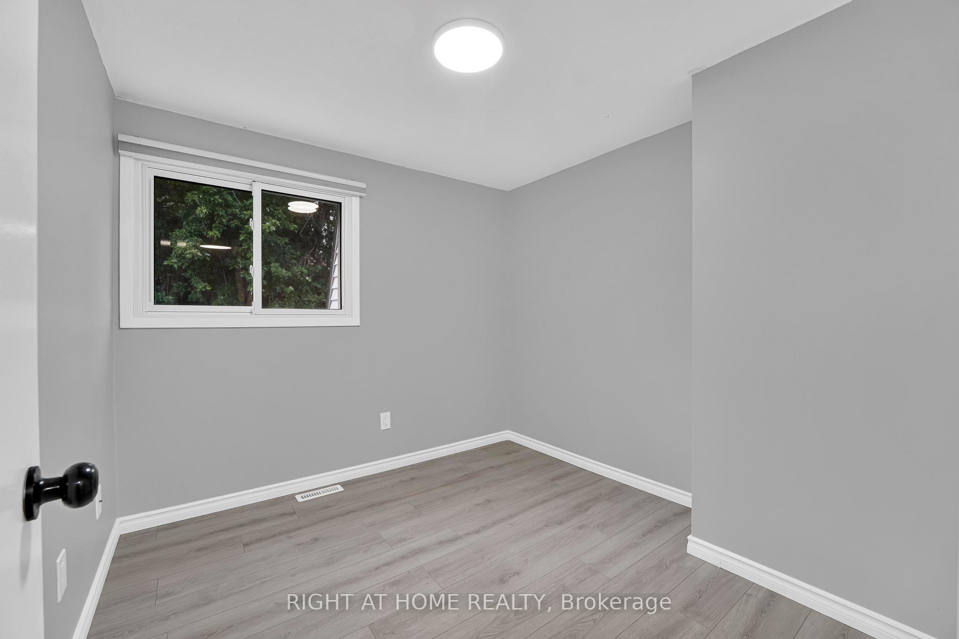 Photo 25 of 37 Trafford Lane, Ottawa, Barrhaven - On the Green — HOMEH