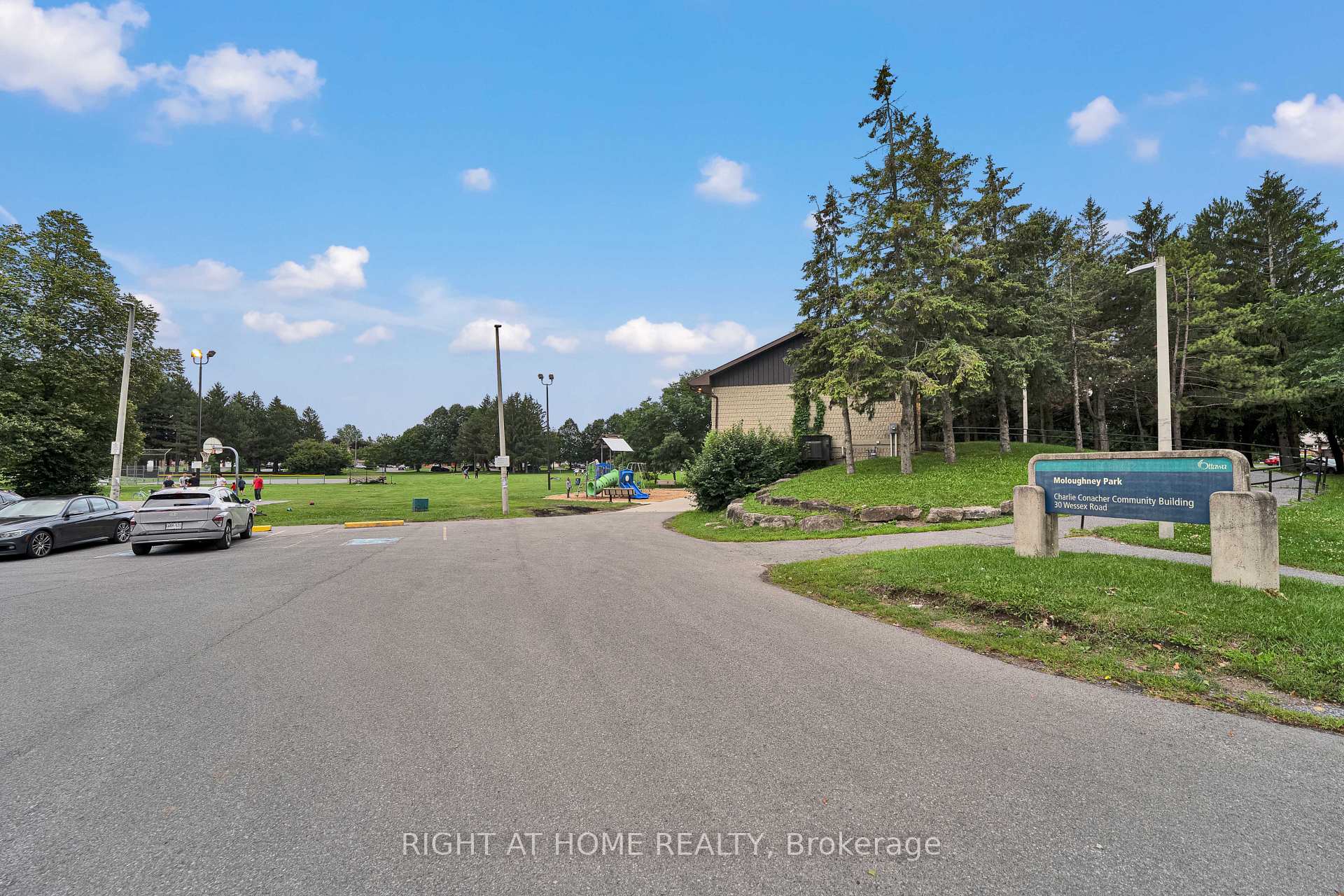 Photo 28 of 37 Trafford Lane, Ottawa, Barrhaven - On the Green — HOMEH