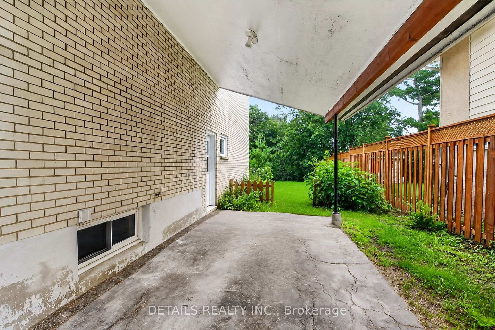 Photo 4 of 2193 Fife Crescent, Ottawa, Elmvale Acres — HOMEH
