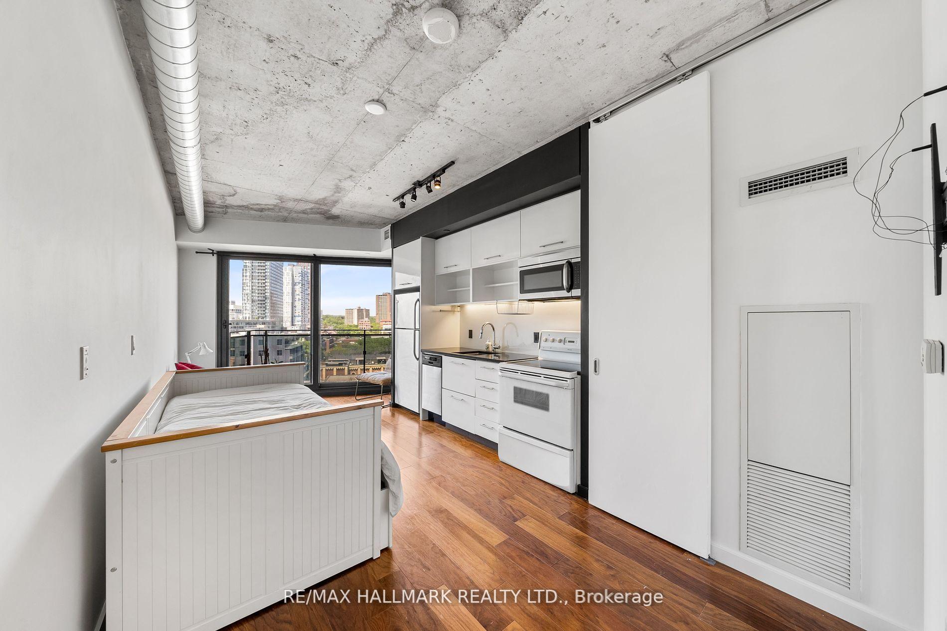 Photo 5 of Unit 917, 51 Trolley Crescent, Toronto, Moss Park — HOMEH