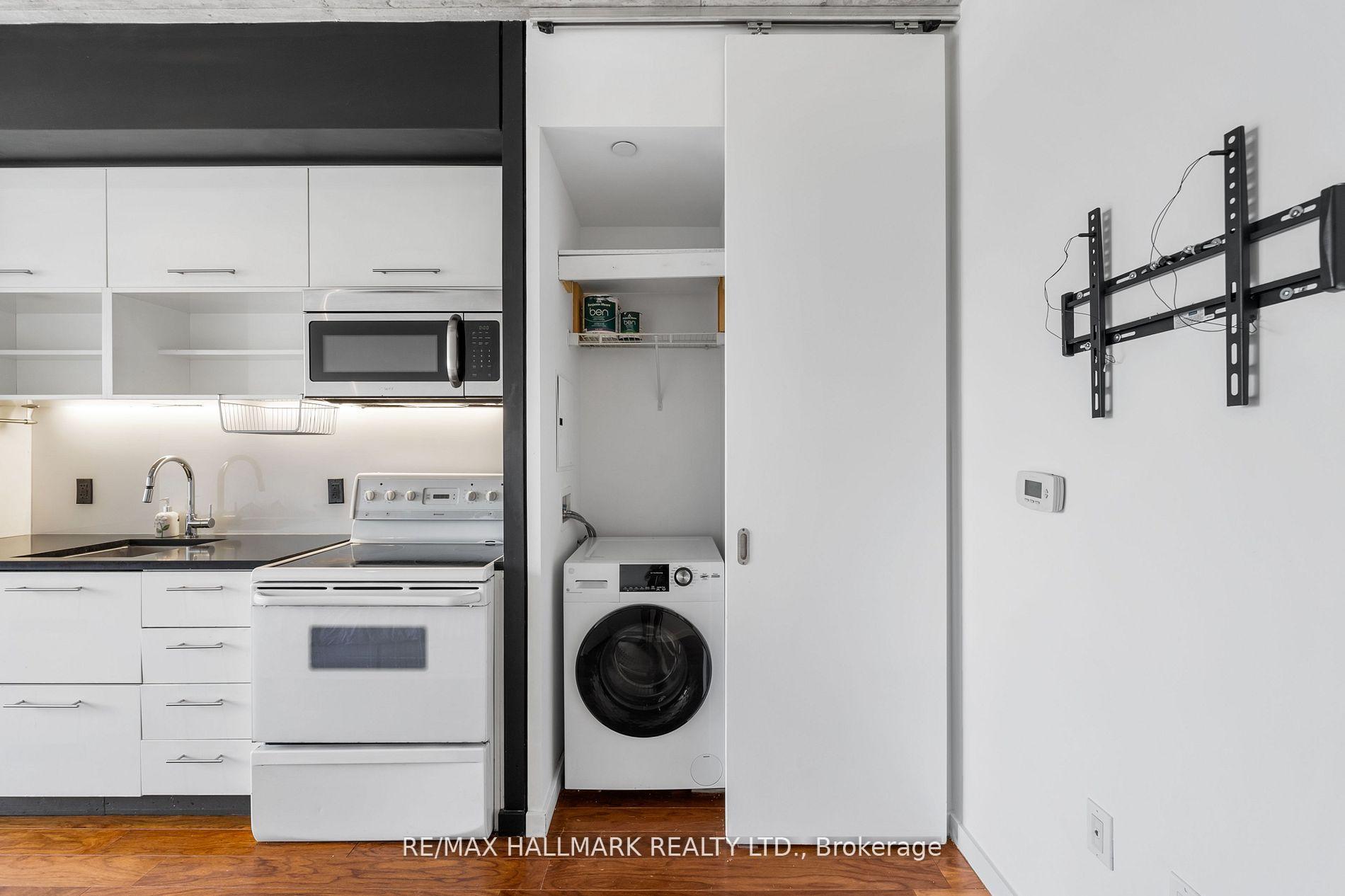 Photo 11 of Unit 917, 51 Trolley Crescent, Toronto, Moss Park — HOMEH