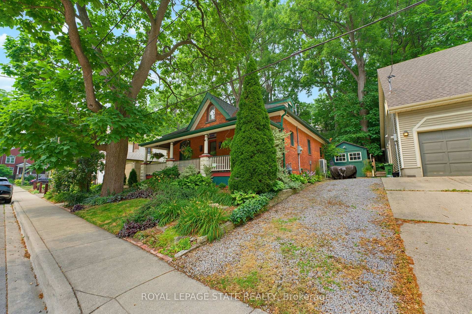 Photo 2 of 109 Victoria Street, Hamilton, Dundas — HOMEH