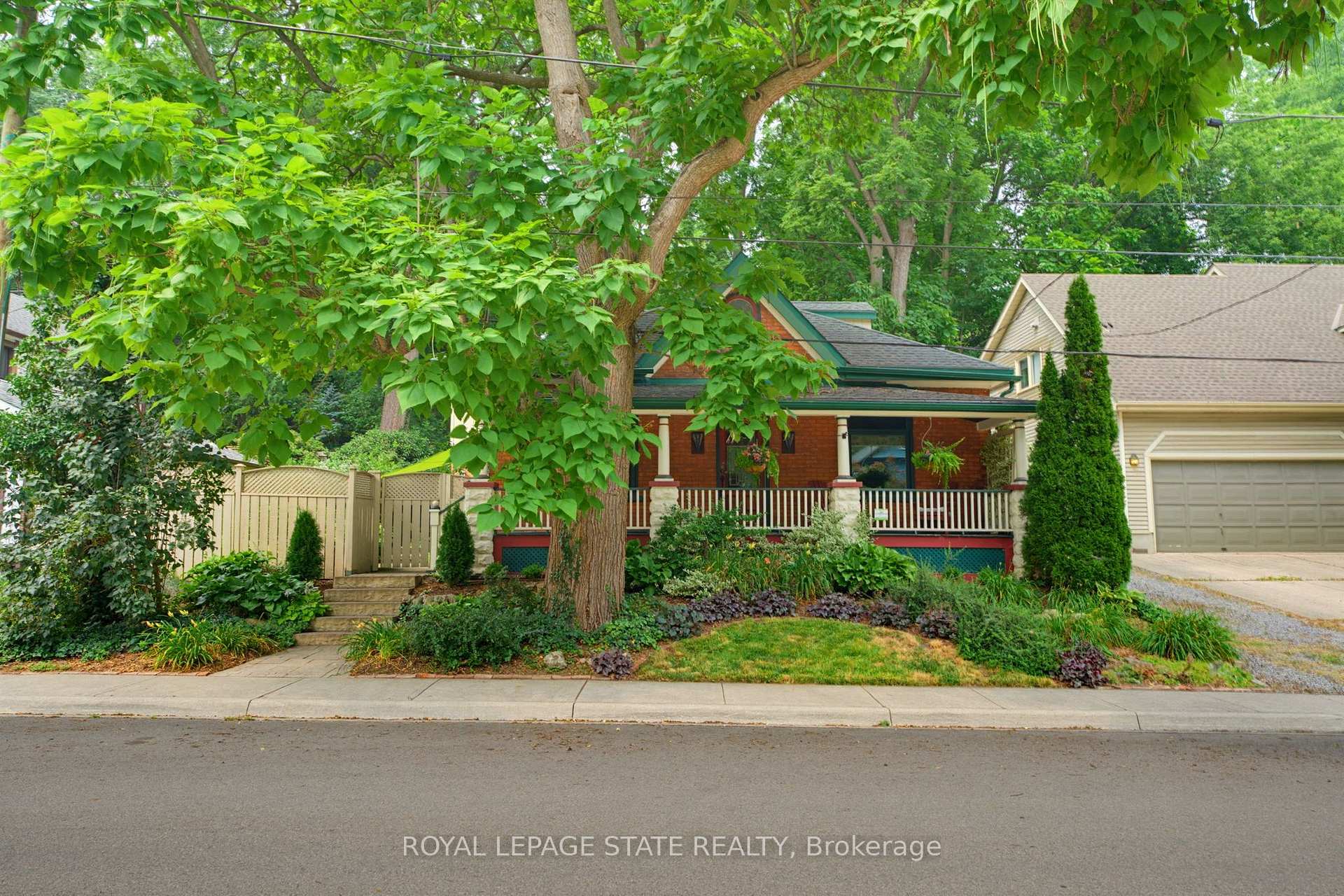 Photo 3 of 109 Victoria Street, Hamilton, Dundas — HOMEH