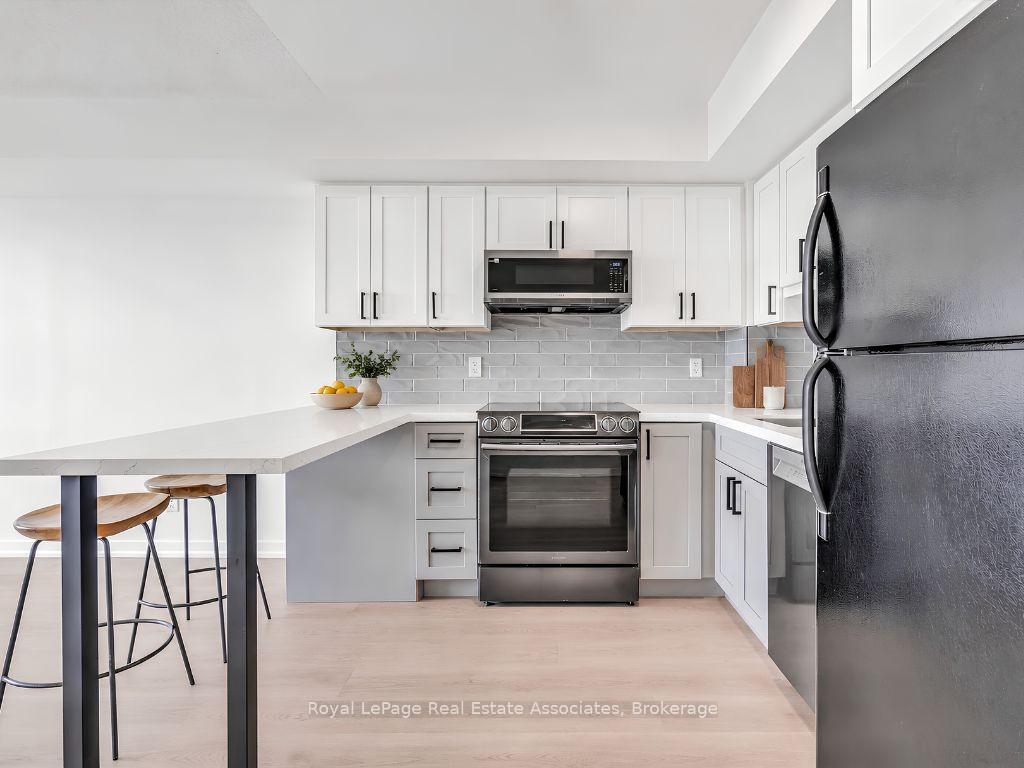 Photo 1 of Unit 706, 4 Elsinore Path, Etobicoke, New Toronto — HOMEH