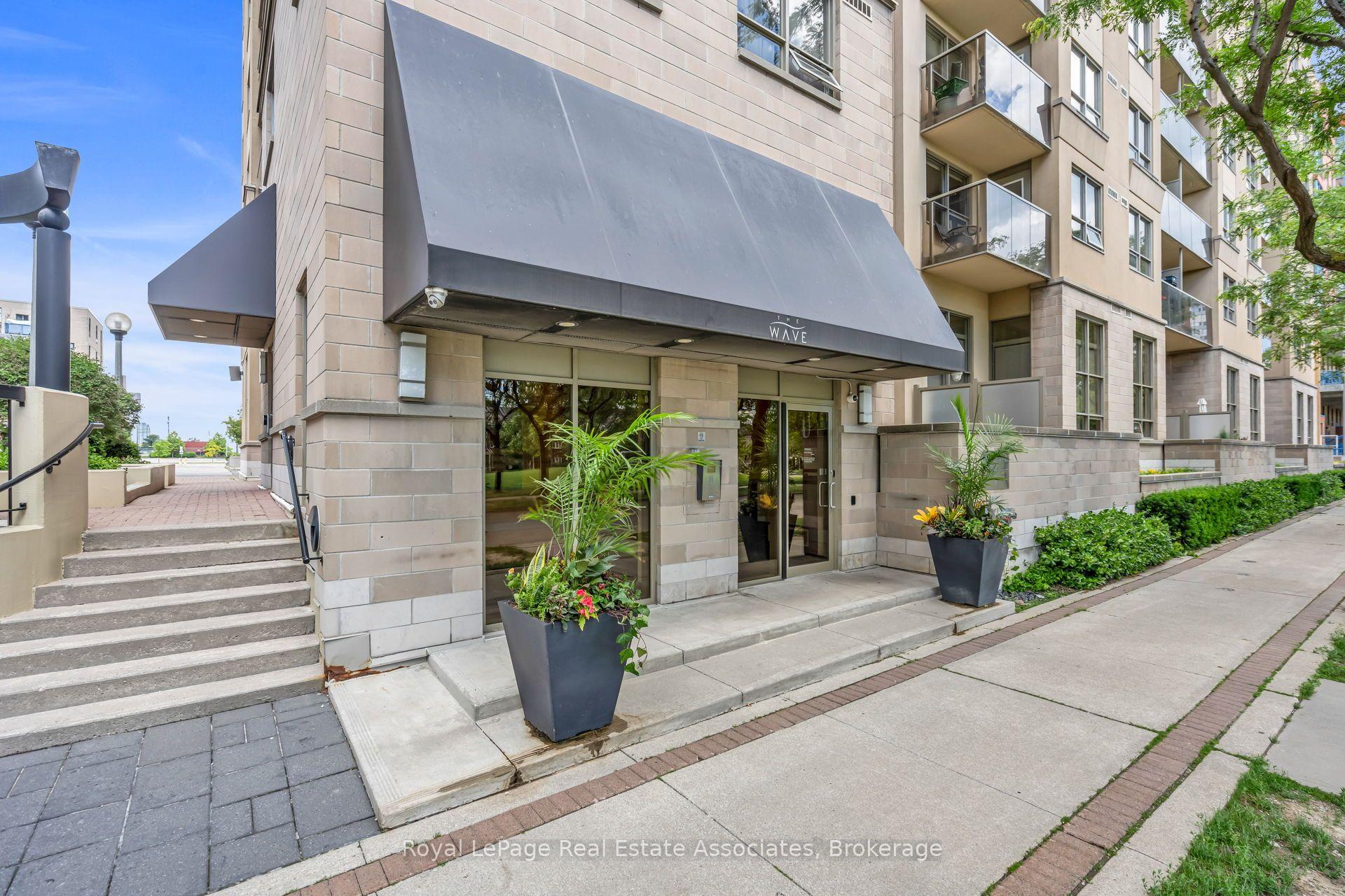 Photo 5 of Unit 706, 4 Elsinore Path, Etobicoke, New Toronto — HOMEH