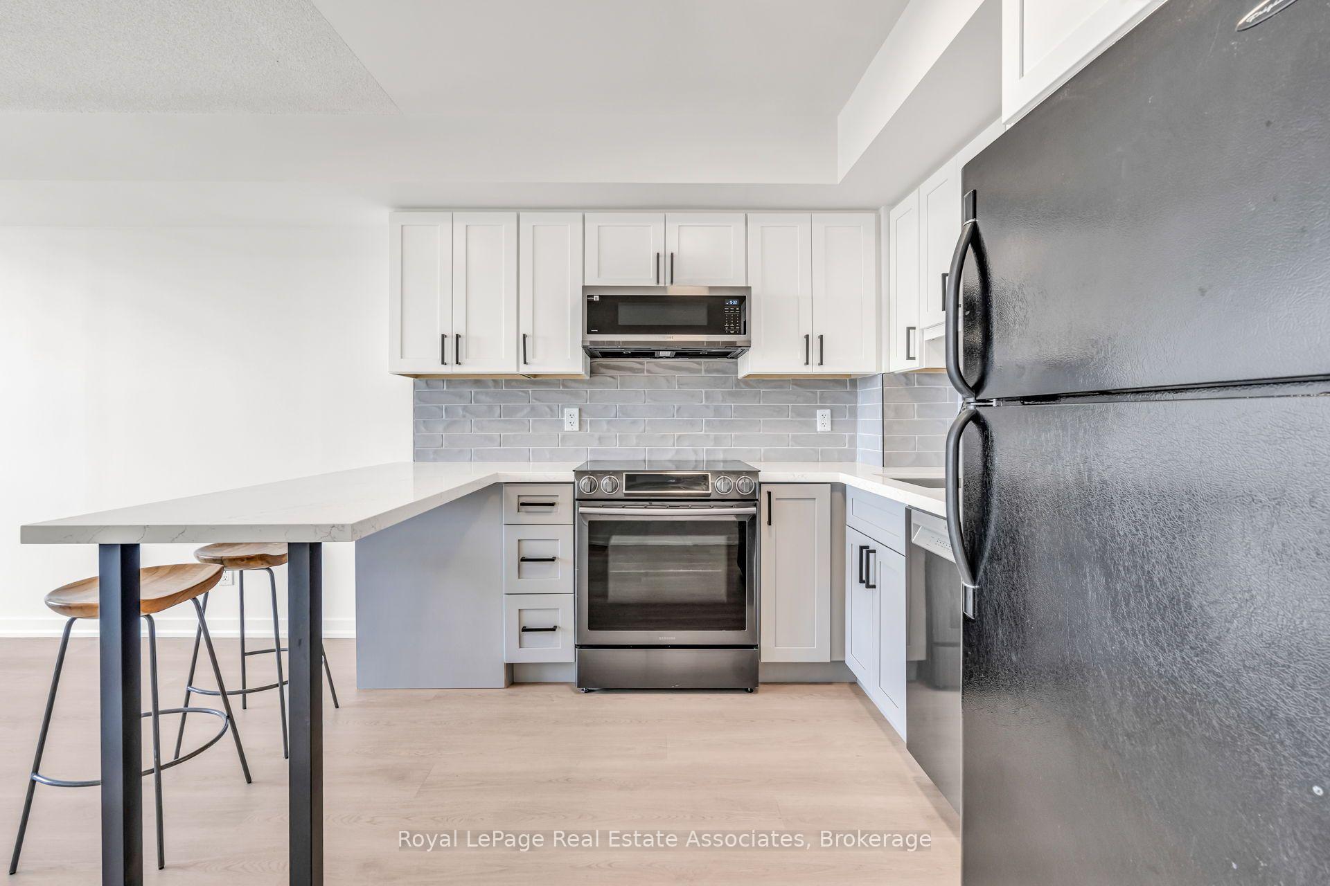 Photo 11 of Unit 706, 4 Elsinore Path, Etobicoke, New Toronto — HOMEH