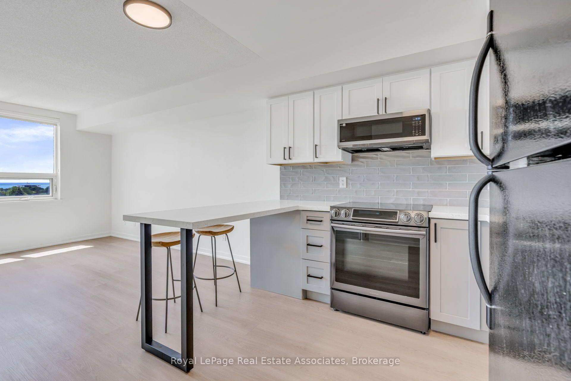Photo 12 of Unit 706, 4 Elsinore Path, Etobicoke, New Toronto — HOMEH