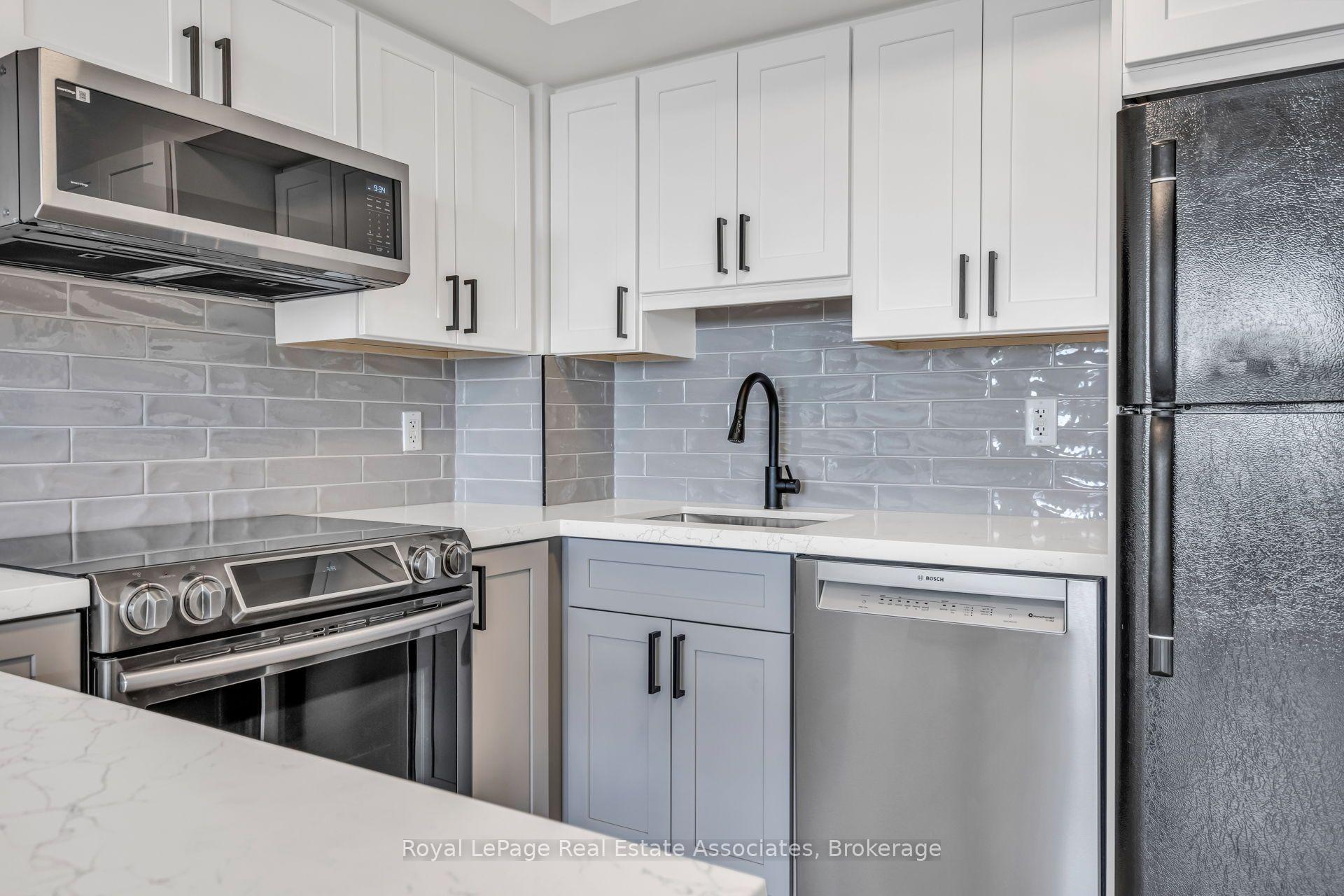Photo 13 of Unit 706, 4 Elsinore Path, Etobicoke, New Toronto — HOMEH