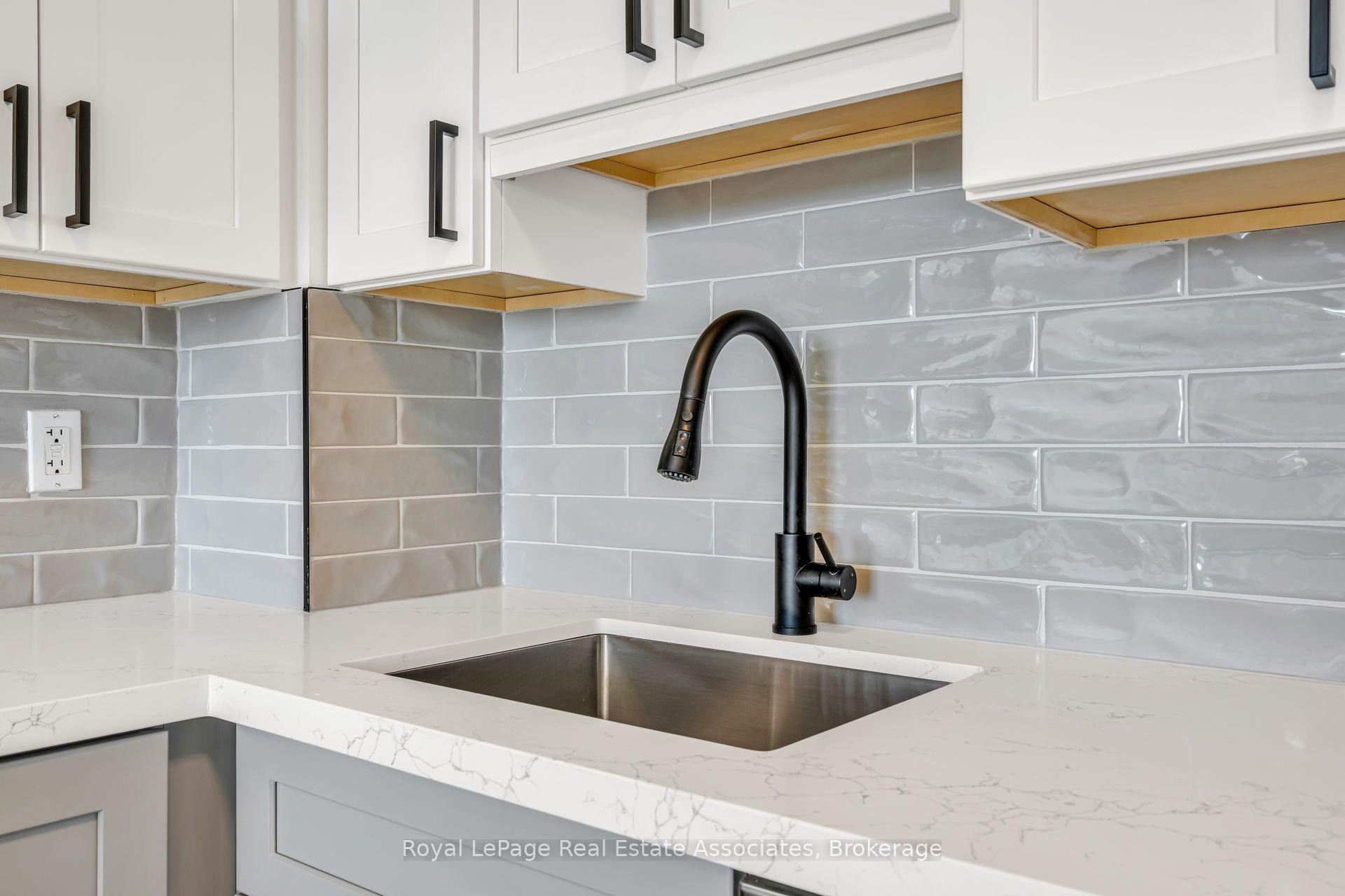 Photo 14 of Unit 706, 4 Elsinore Path, Etobicoke, New Toronto — HOMEH