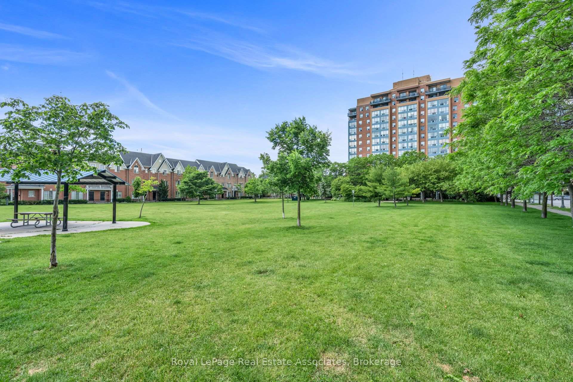 Photo 31 of Unit 706, 4 Elsinore Path, Etobicoke, New Toronto — HOMEH