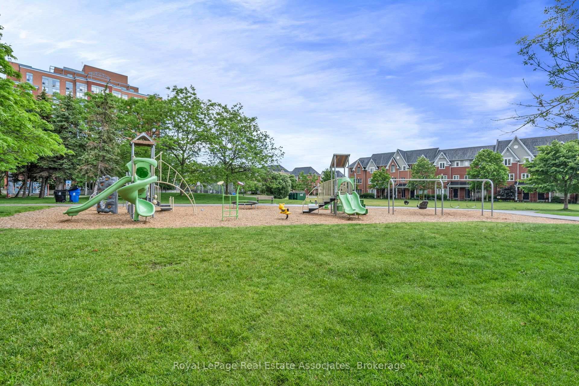 Photo 32 of Unit 706, 4 Elsinore Path, Etobicoke, New Toronto — HOMEH
