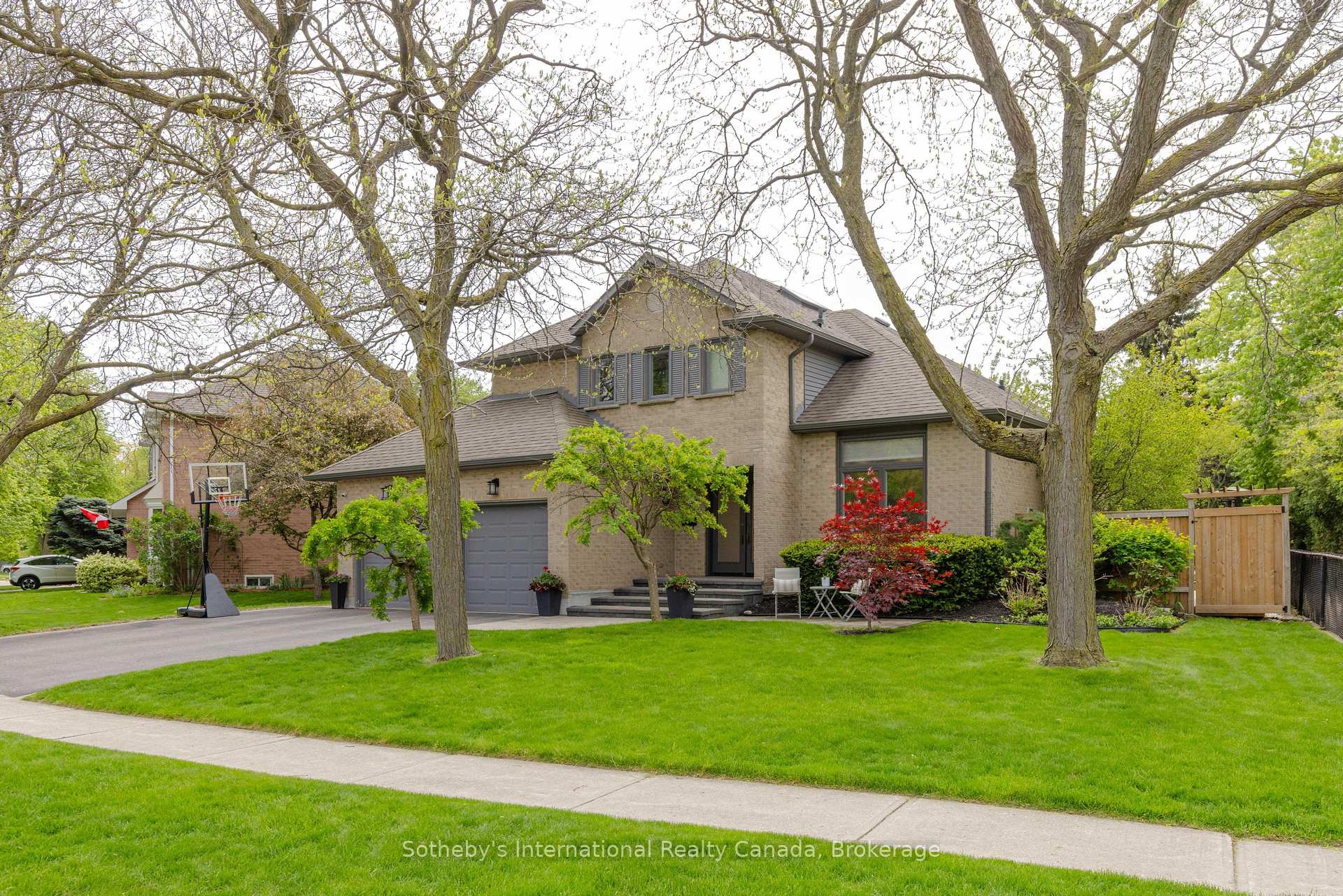 Photo 1 of 456 Aspen Forest Drive, Oakville, Ford — HOMEH