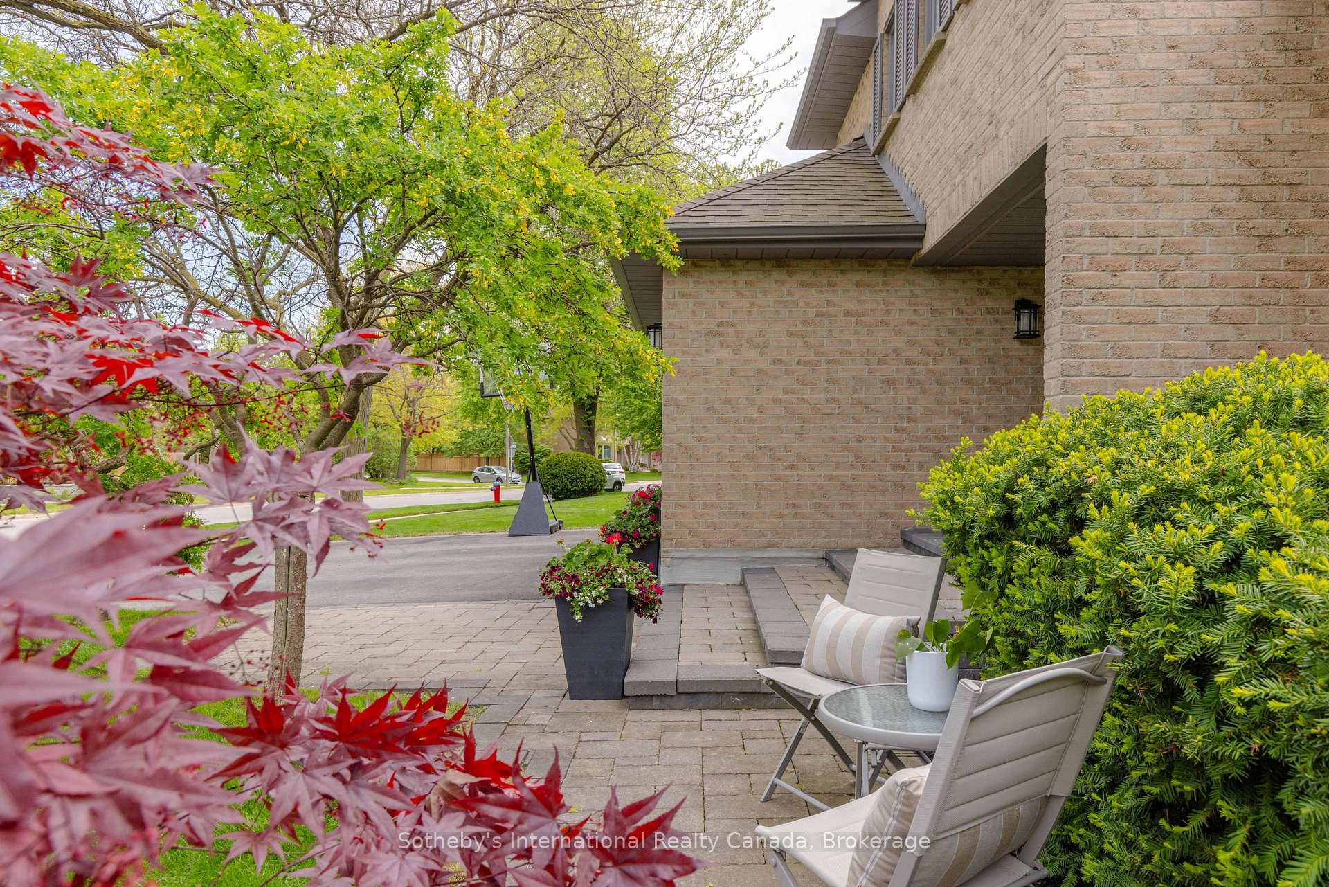 Photo 4 of 456 Aspen Forest Drive, Oakville, Ford — HOMEH