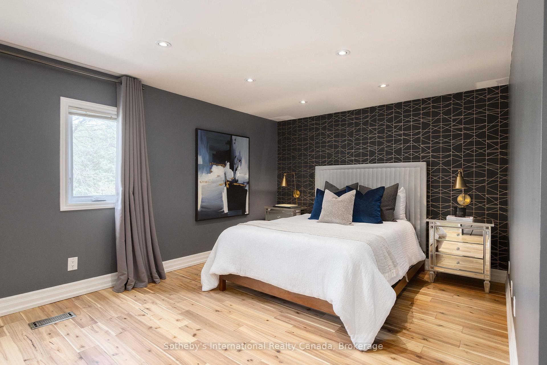 Photo 24 of 456 Aspen Forest Drive, Oakville, Ford — HOMEH