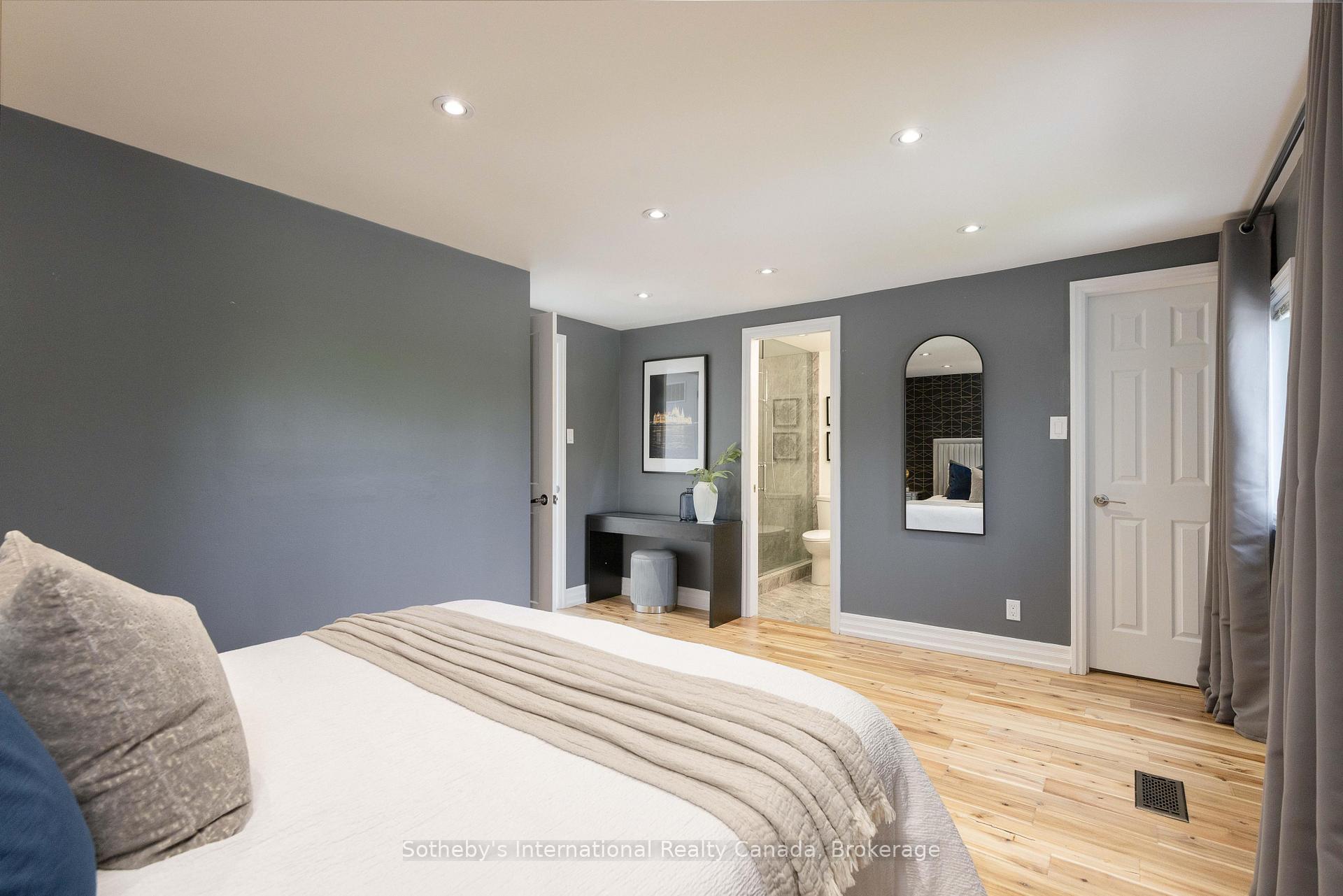 Photo 25 of 456 Aspen Forest Drive, Oakville, Ford — HOMEH