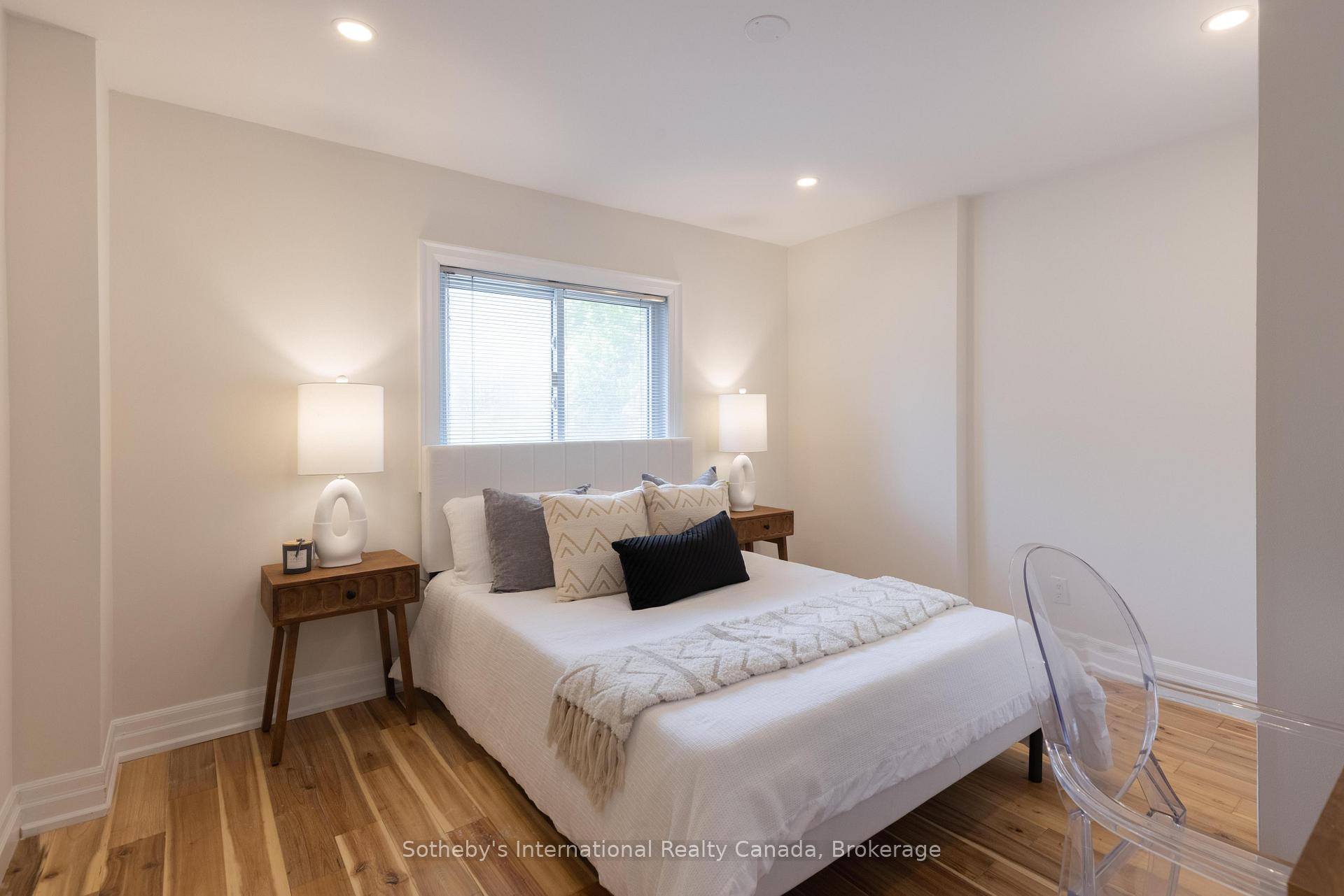 Photo 29 of 456 Aspen Forest Drive, Oakville, Ford — HOMEH