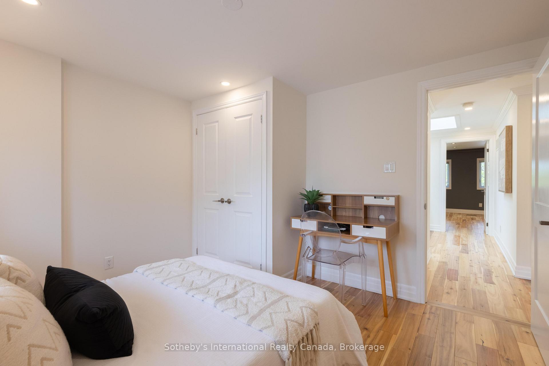 Photo 30 of 456 Aspen Forest Drive, Oakville, Ford — HOMEH