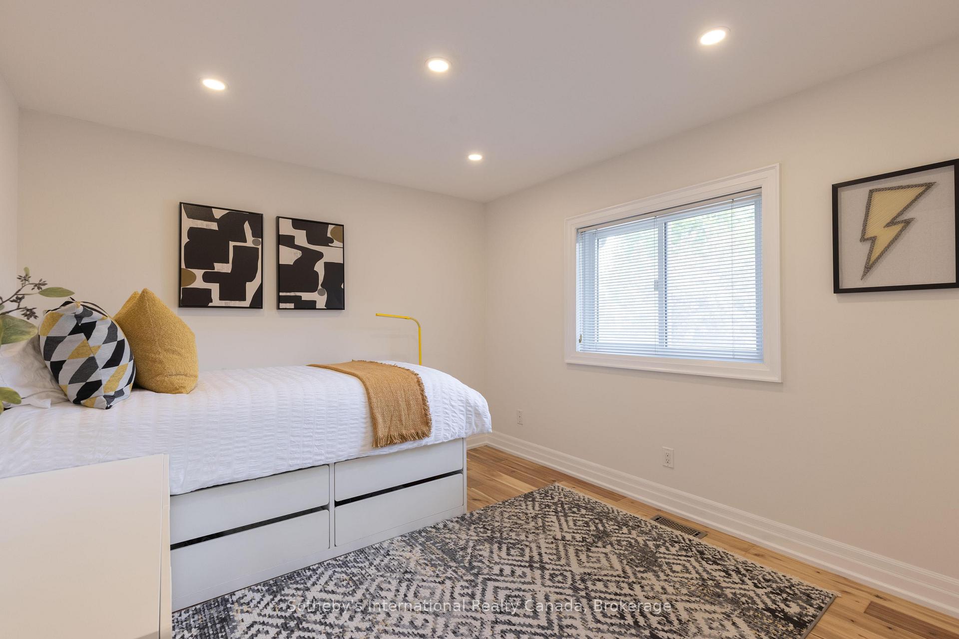 Photo 31 of 456 Aspen Forest Drive, Oakville, Ford — HOMEH