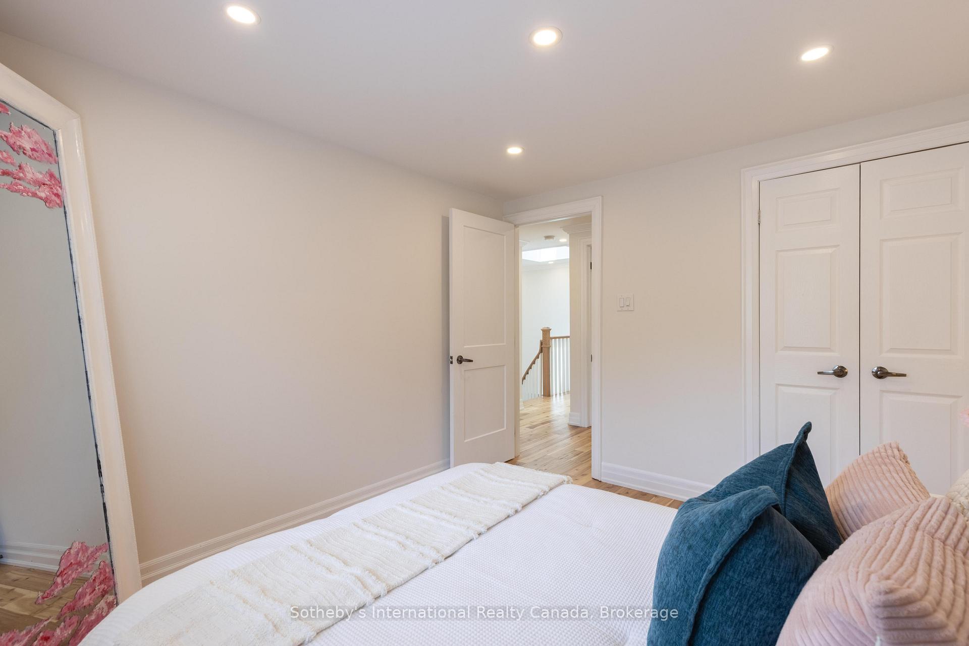Photo 34 of 456 Aspen Forest Drive, Oakville, Ford — HOMEH