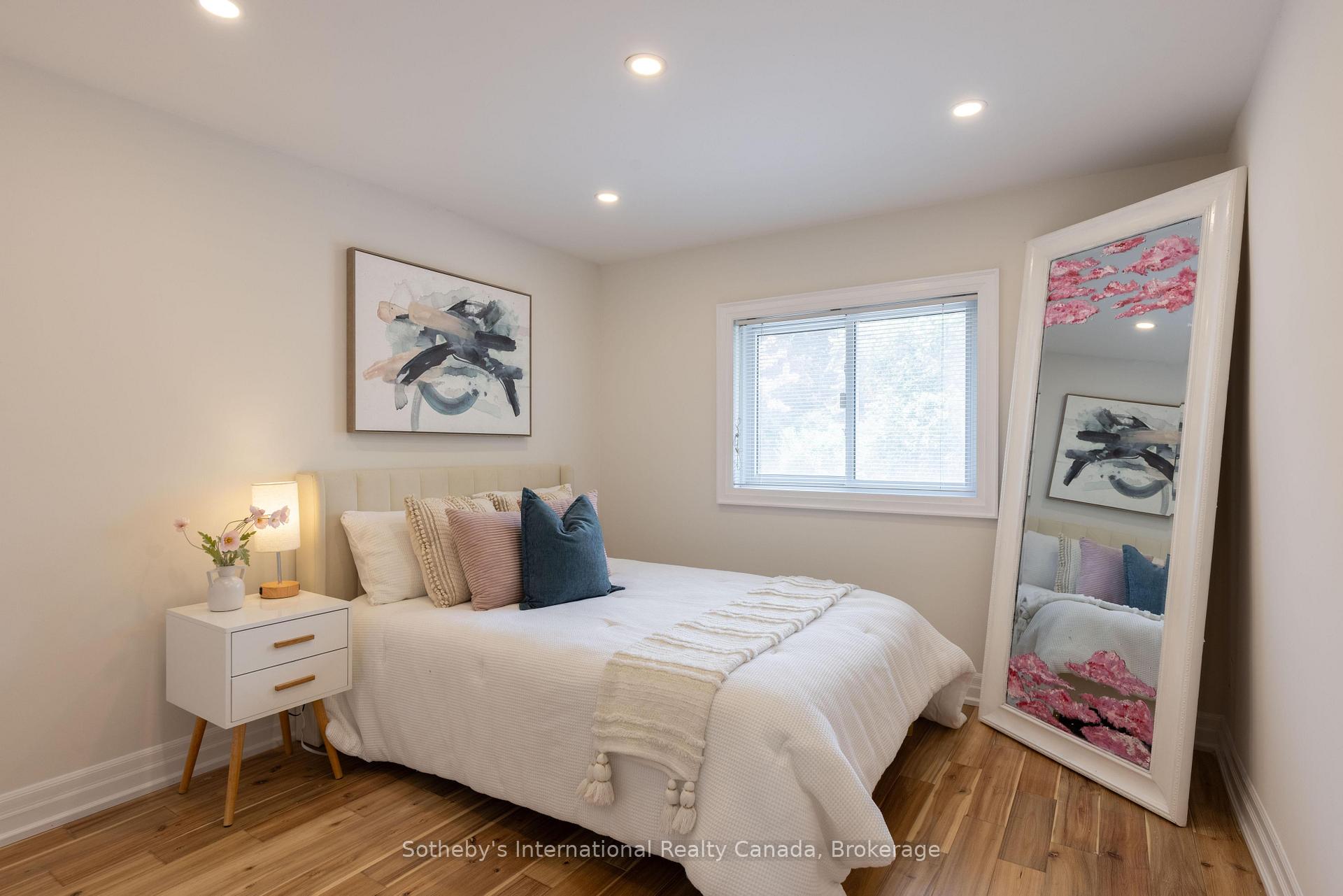 Photo 35 of 456 Aspen Forest Drive, Oakville, Ford — HOMEH