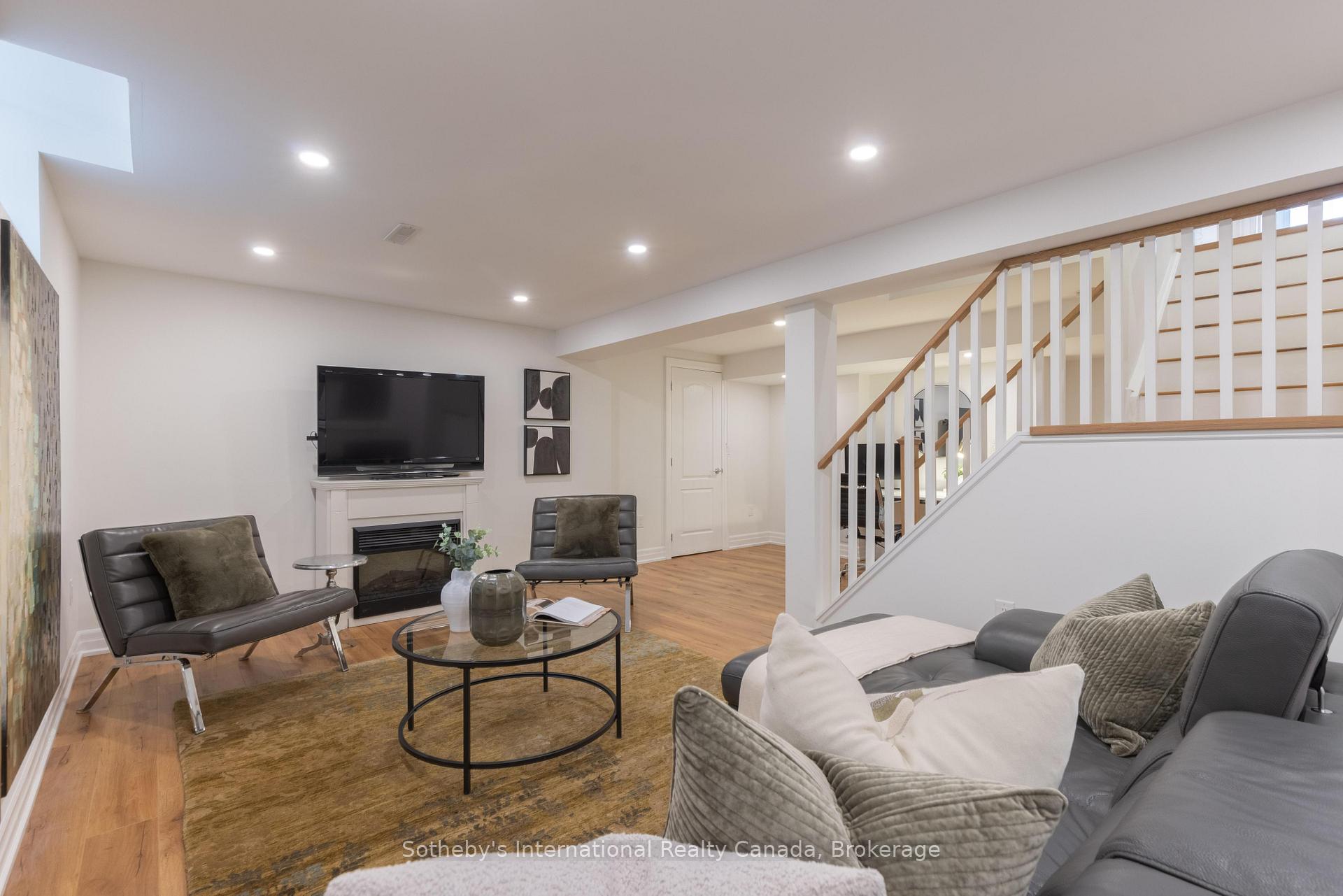 Photo 38 of 456 Aspen Forest Drive, Oakville, Ford — HOMEH